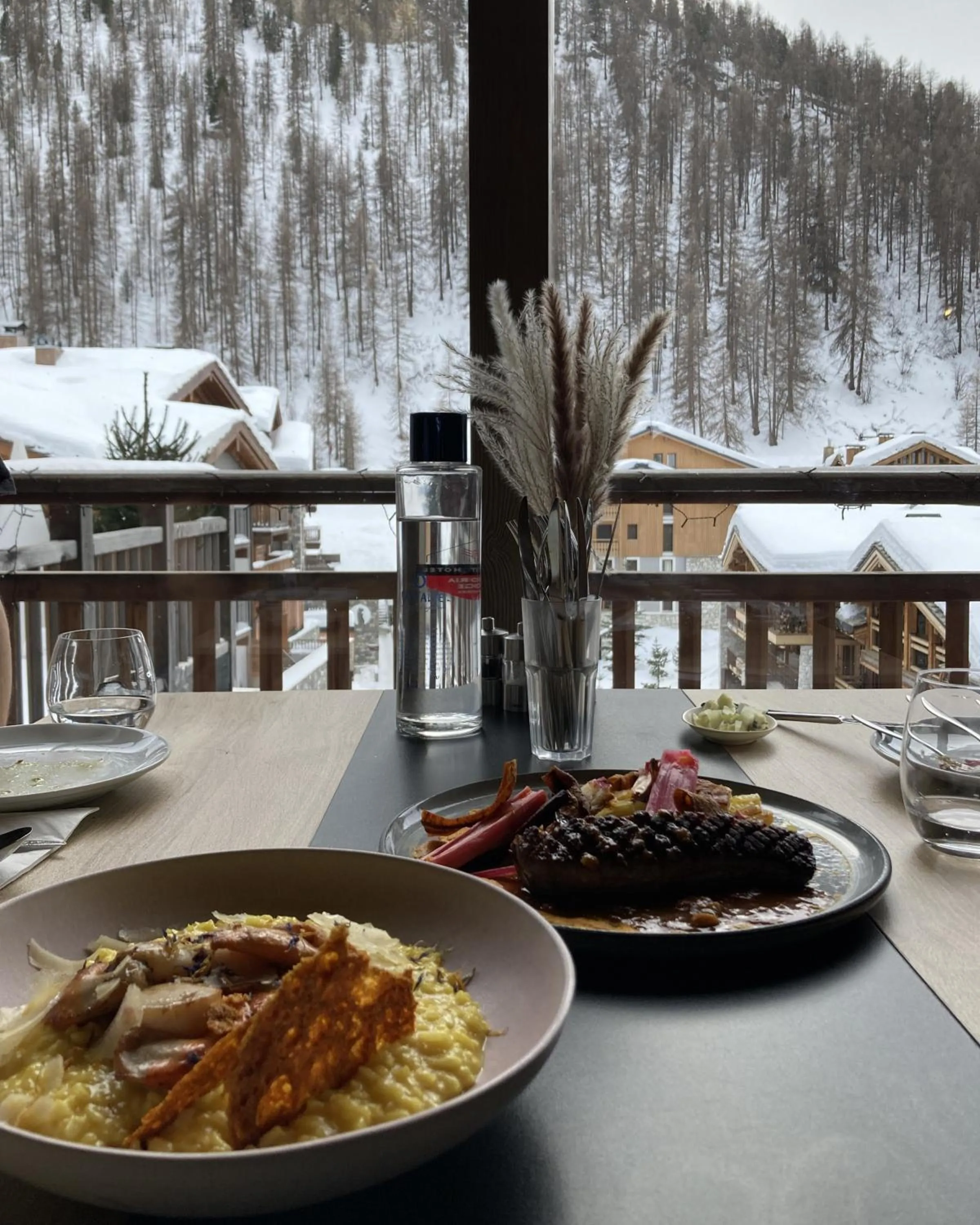 Restaurant/places to eat in Victoria Lodge, Friendly Hotel