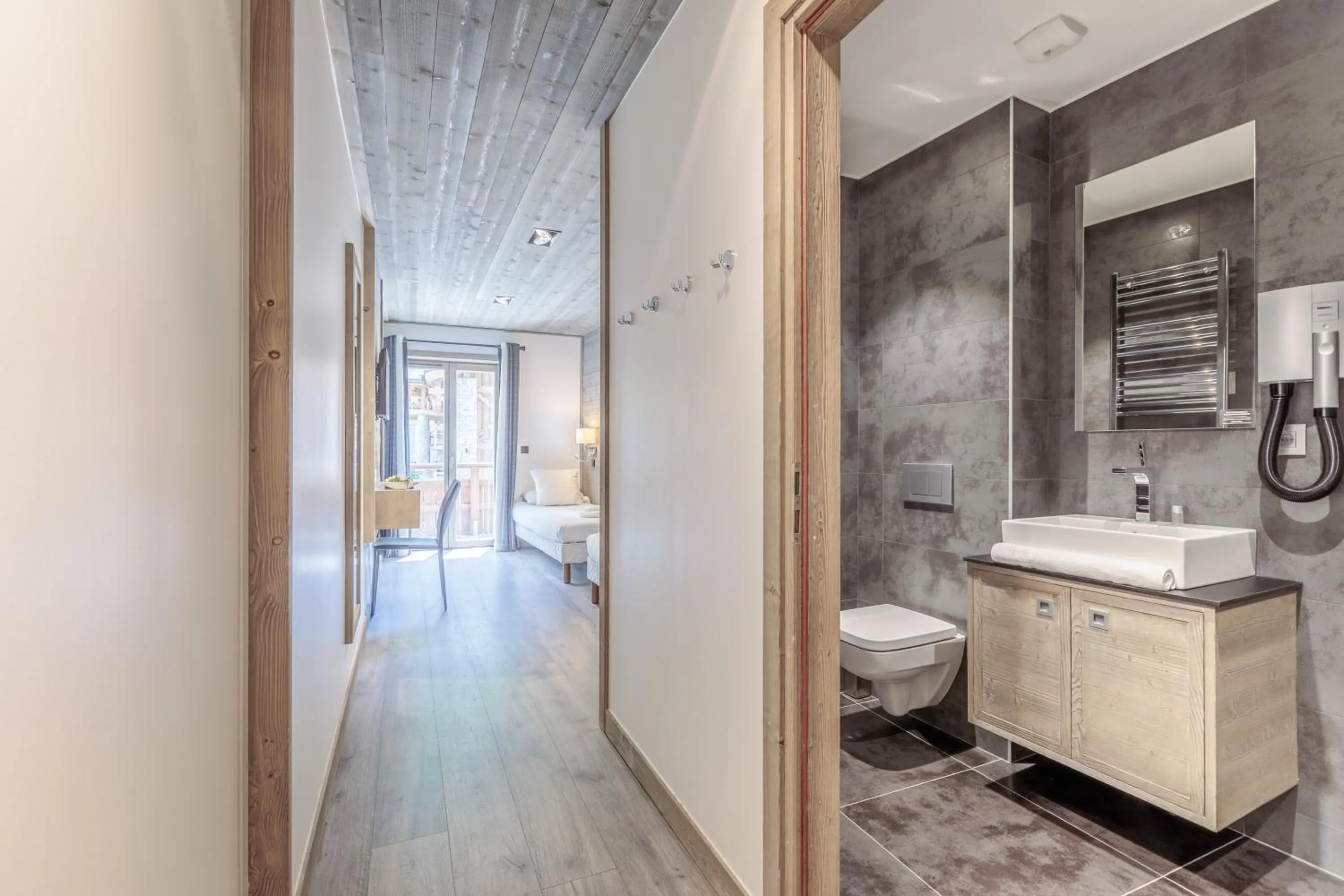 Bathroom in Victoria Lodge, Friendly Hotel