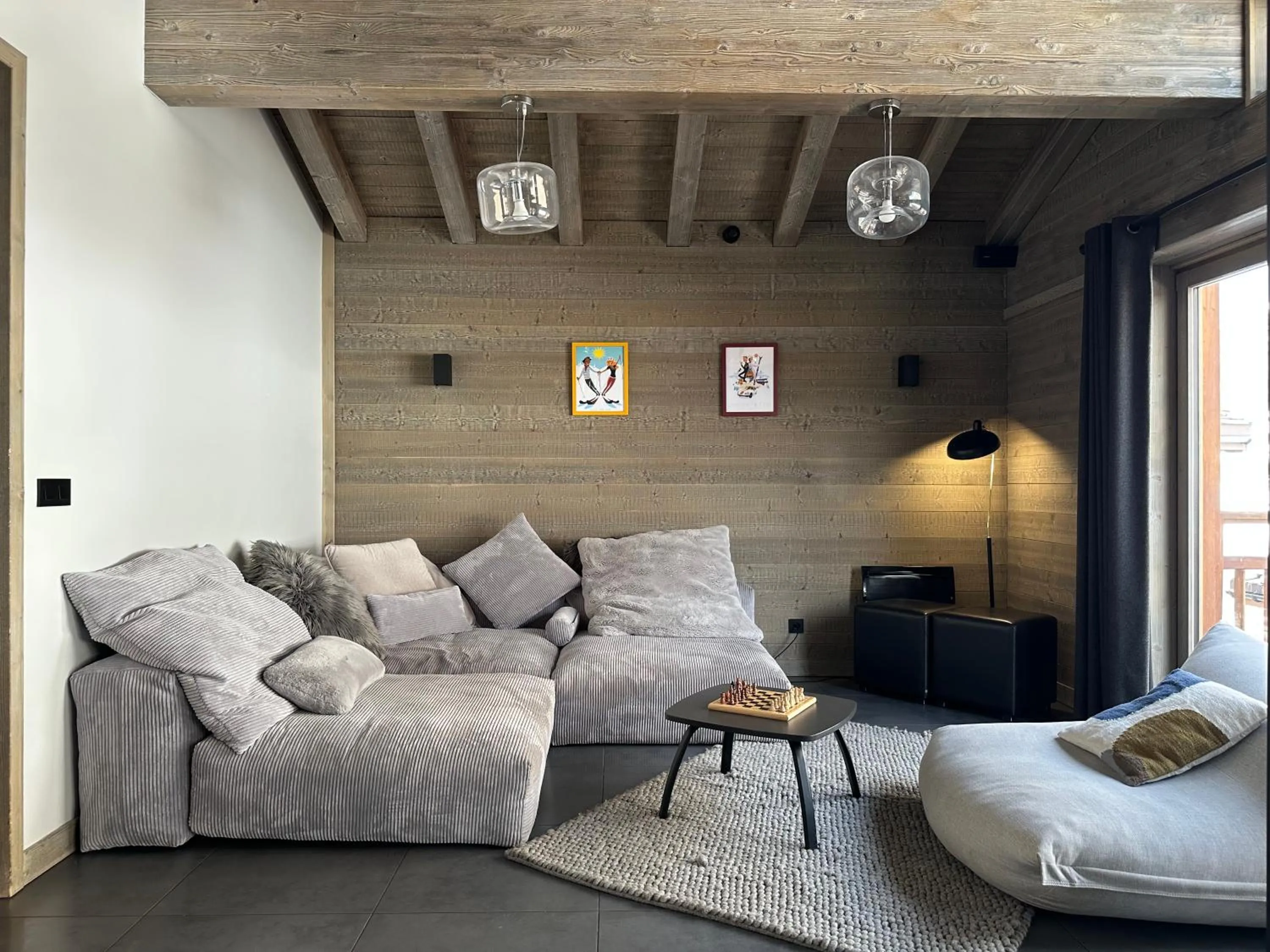 Communal lounge/ TV room in Victoria Lodge, Friendly Hotel