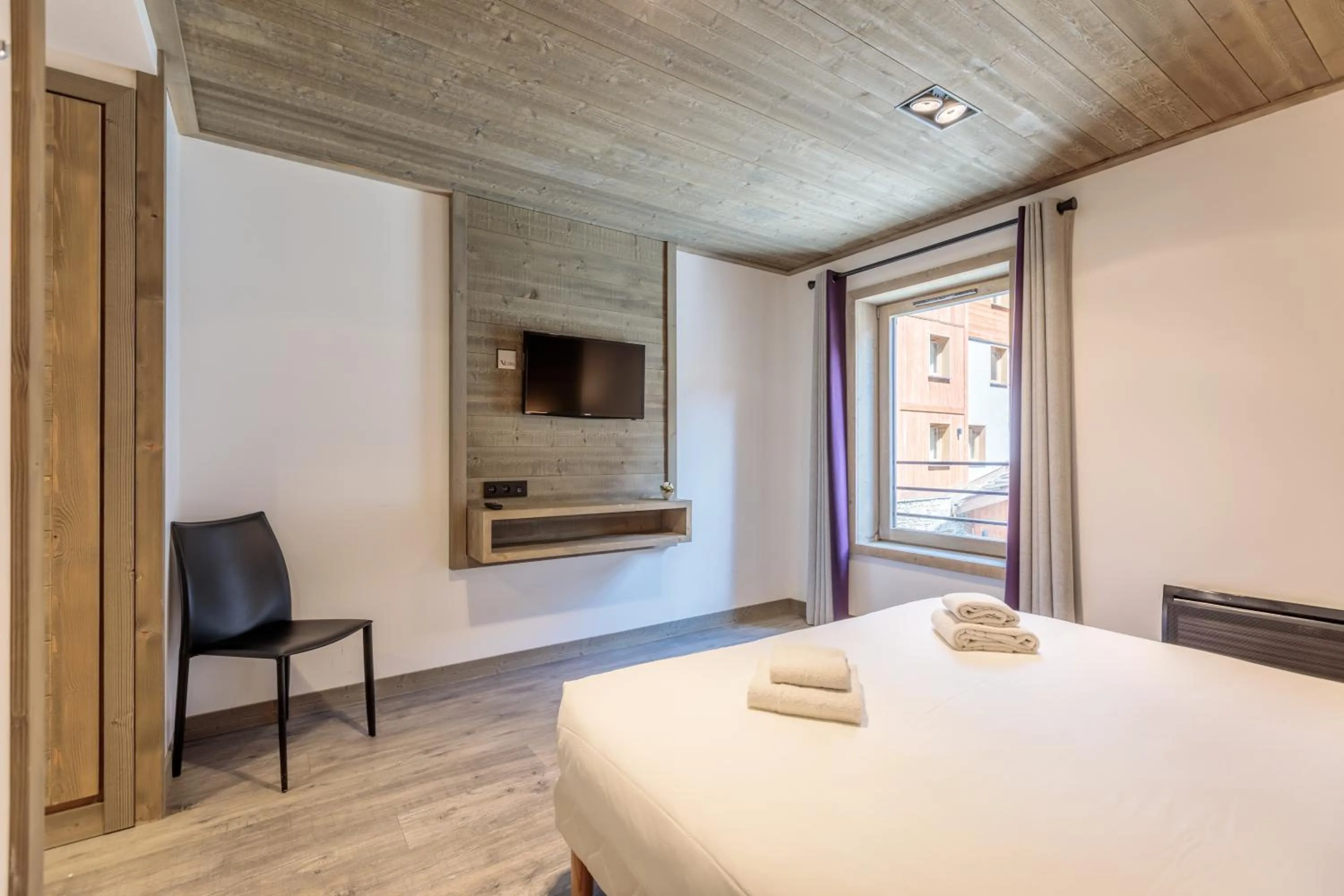 Bed in Victoria Lodge, Friendly Hotel