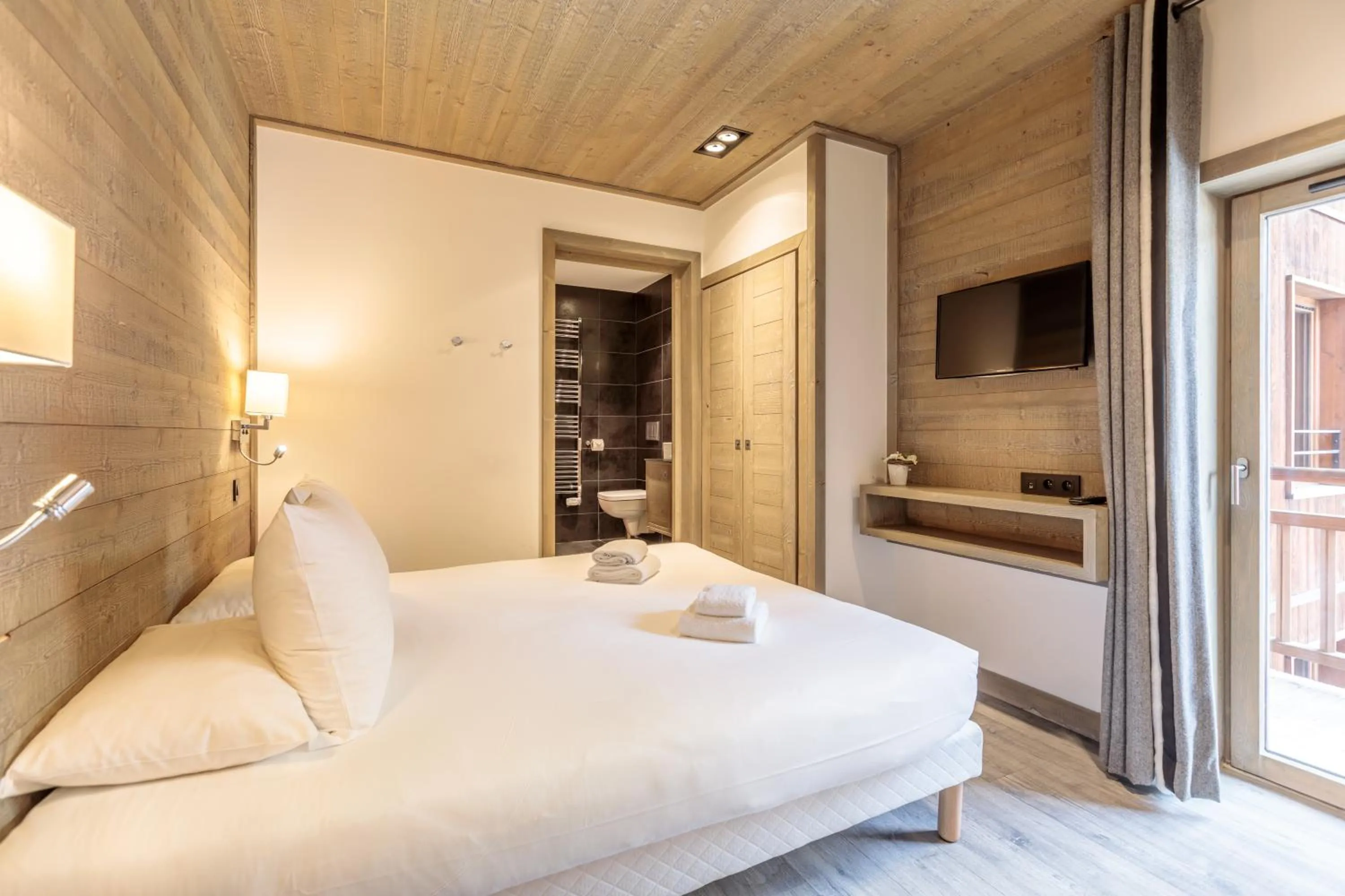 Bed in Victoria Lodge, Friendly Hotel