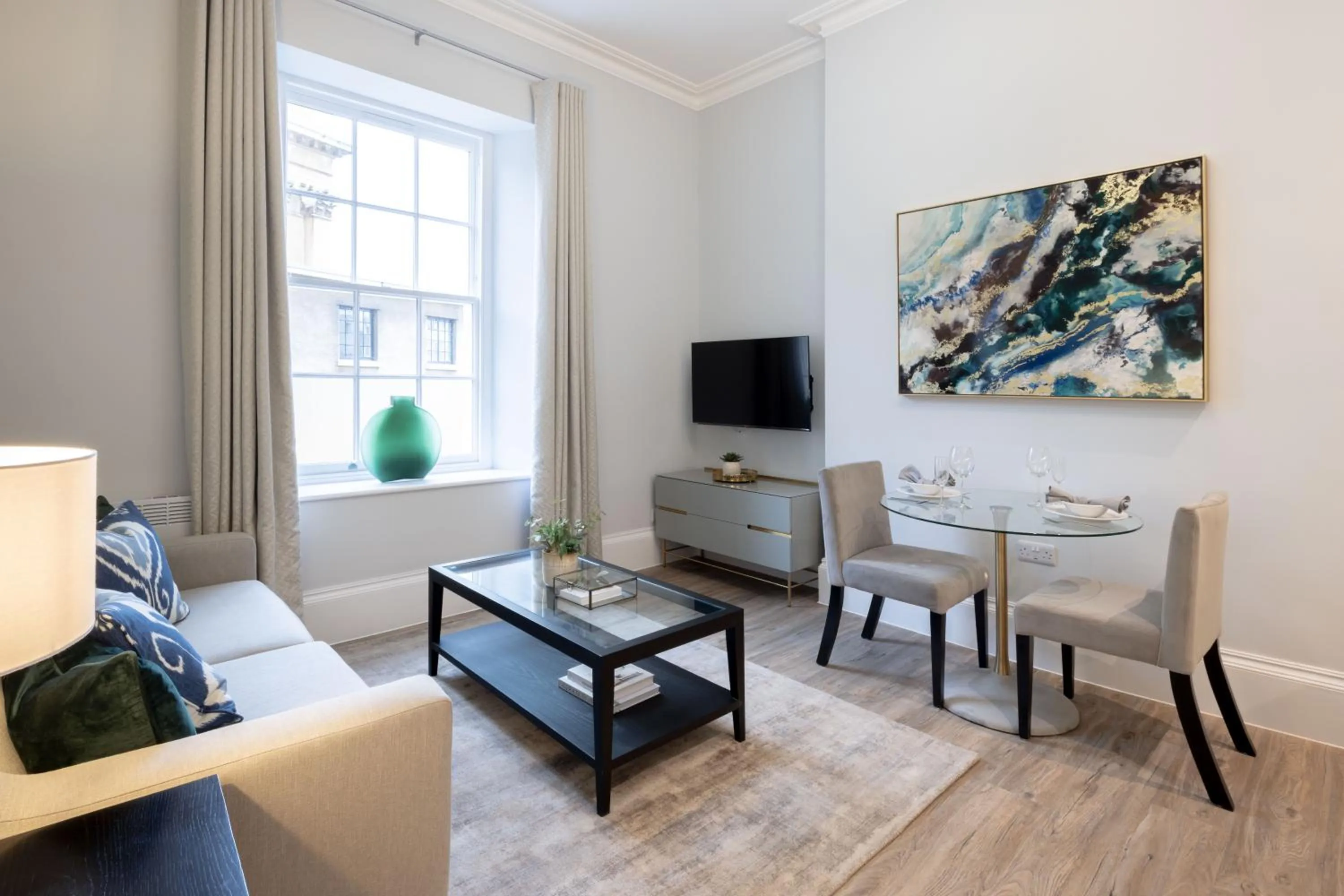 TV and multimedia in Redmayne House - Urban Apartments