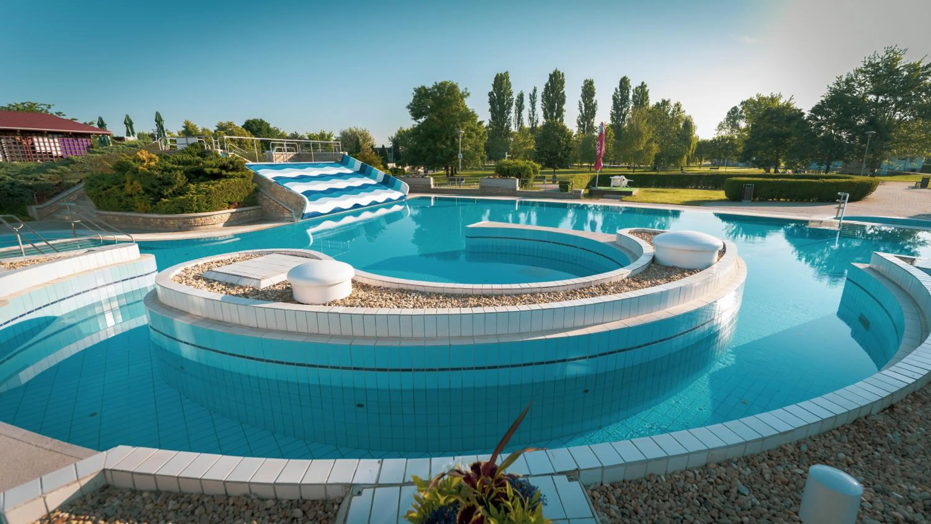 Swimming pool in Tisia Hotel & Spa