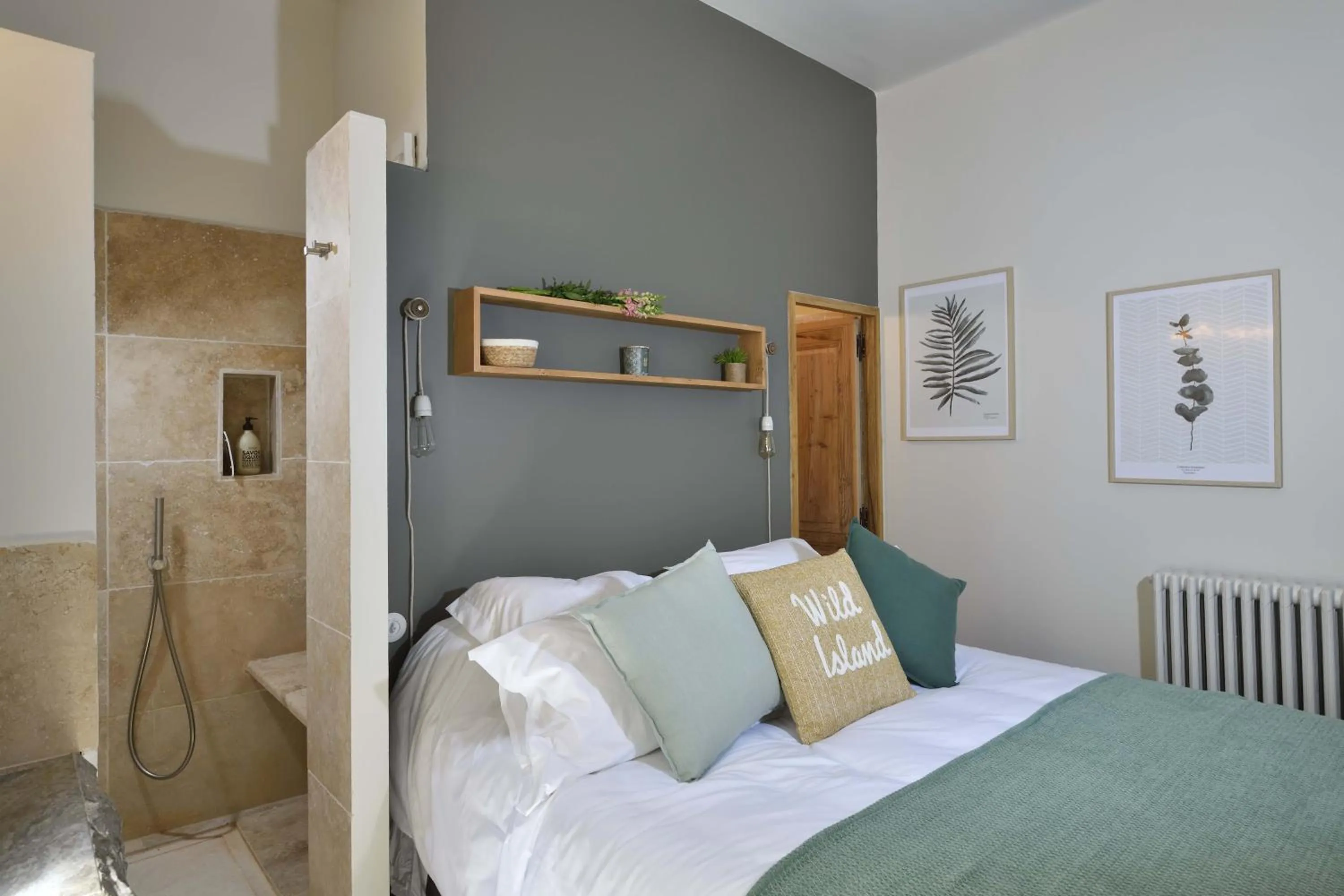 Bed in La Maison de Lourmarin