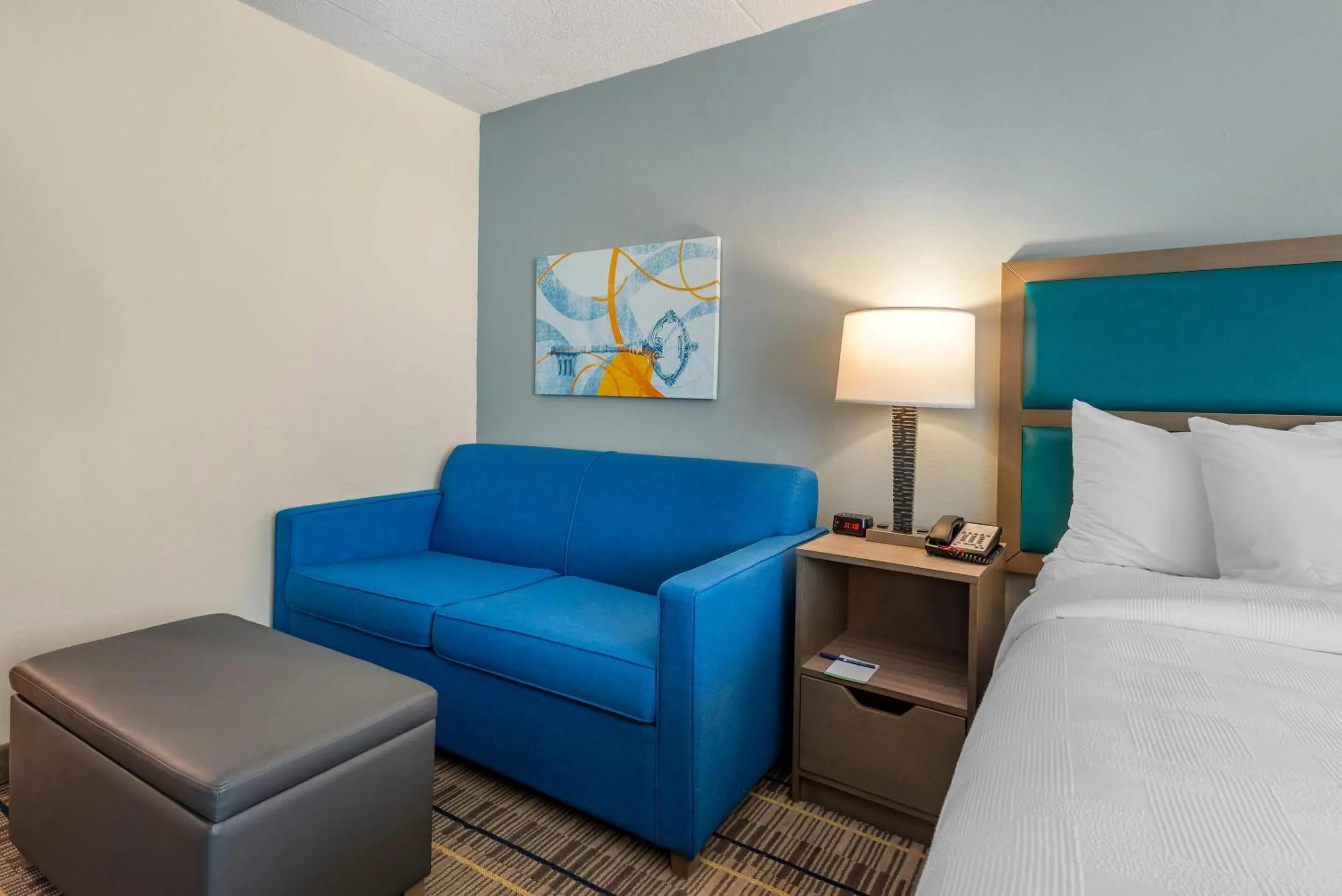 Bedroom, Bed in MainStay Suites Horsham - Philadelphia