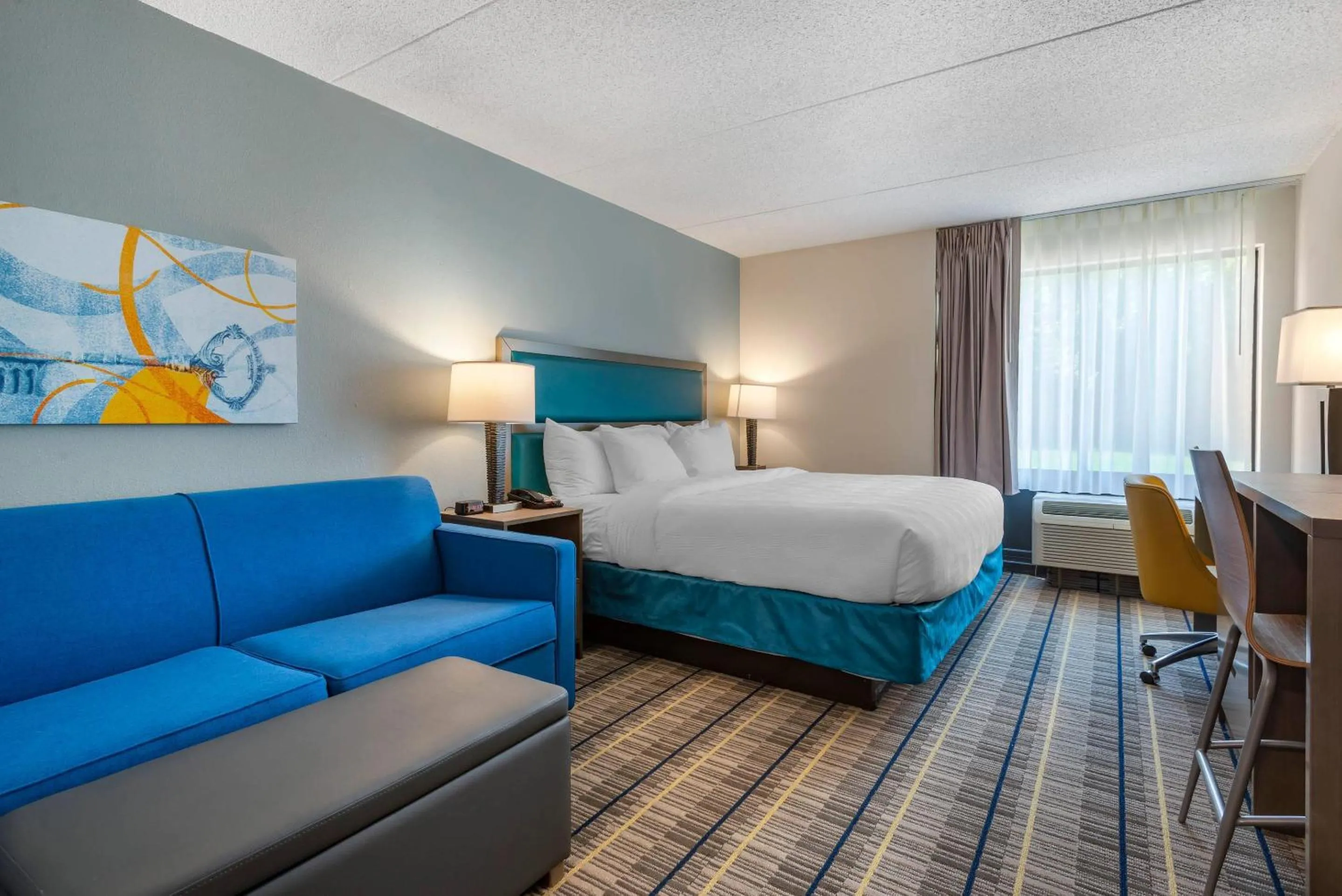 Bedroom, Bed in MainStay Suites Horsham - Philadelphia