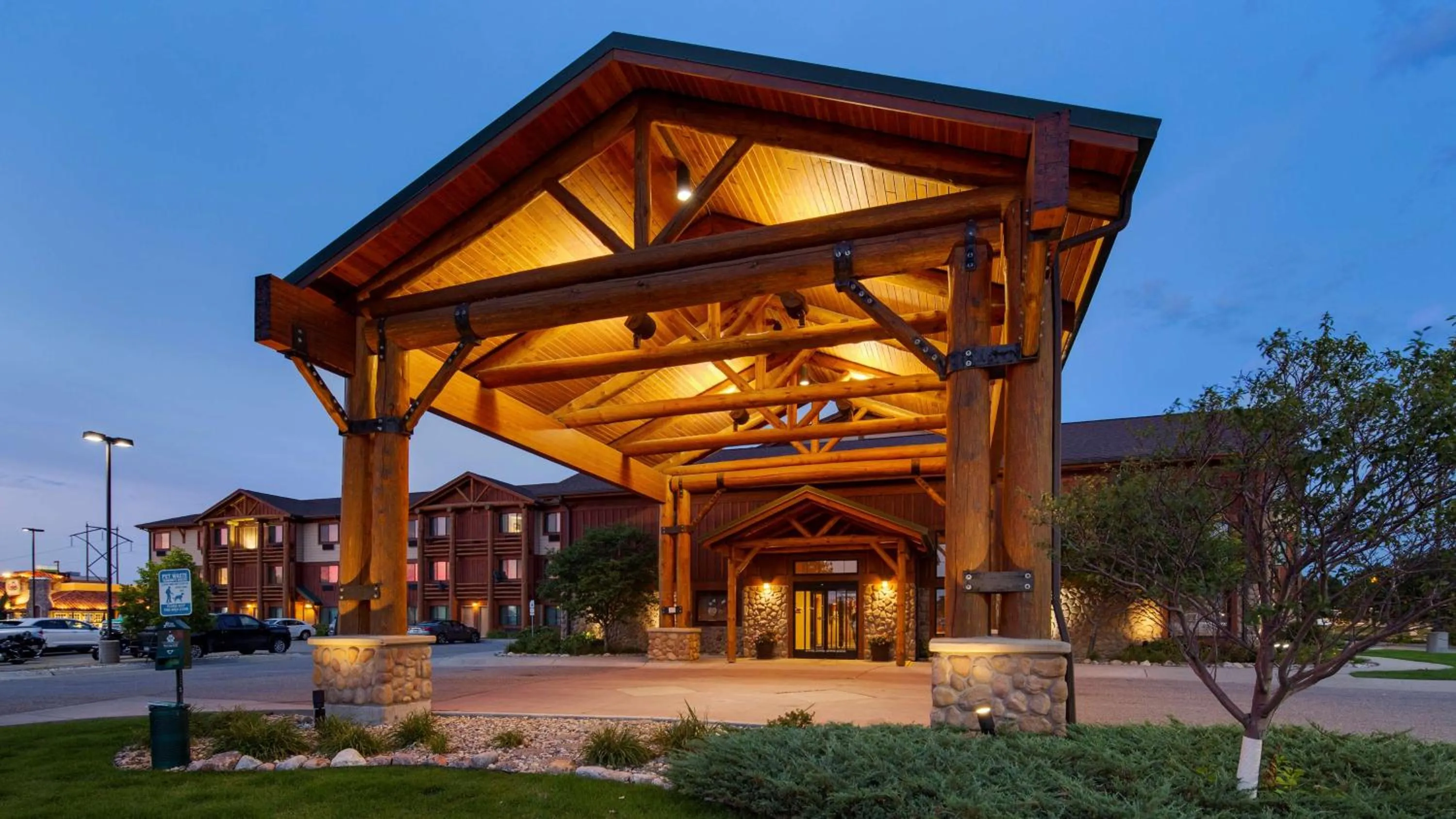 Property building in Best Western Plus Kelly Inn and Suites