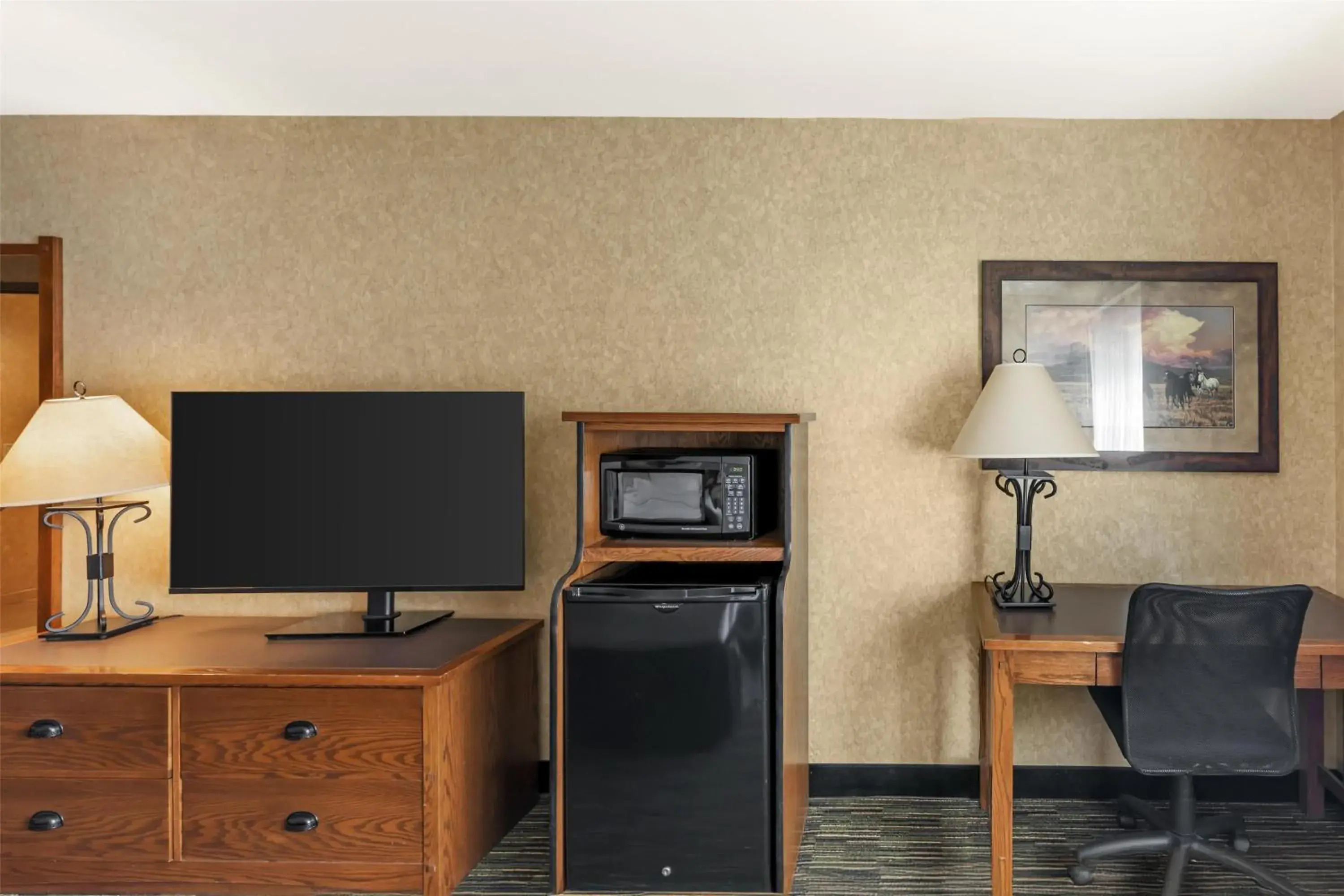 Executive King Room with Sofa Bed - First Floor/Non-Smoking in Best Western Plus Kelly Inn and Suites Executive King Room with Sofa Bed - First Floor/Non-Smoking in Best Western Plus Kelly Inn and Suites