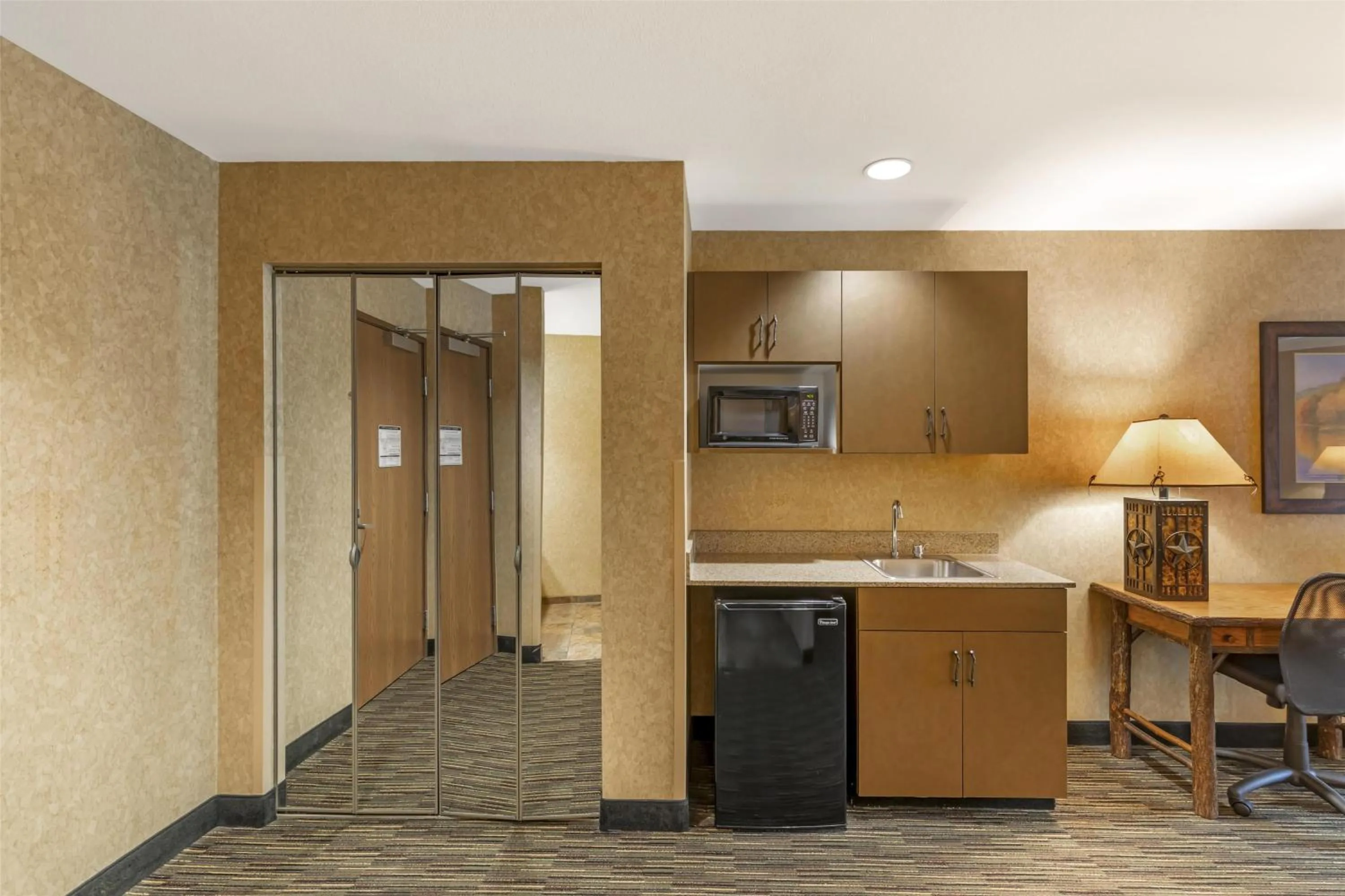 Bedroom in Best Western Plus Kelly Inn and Suites