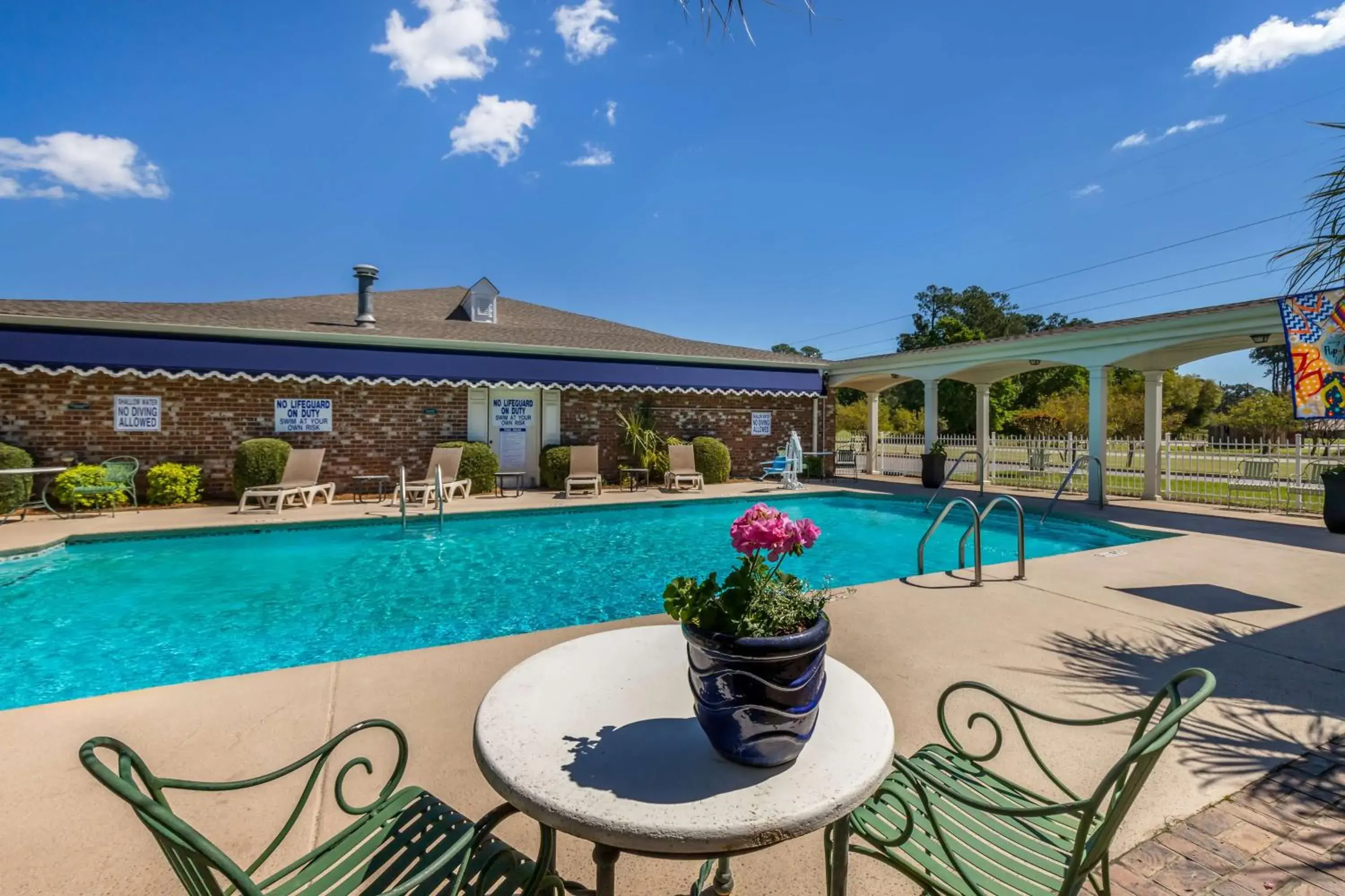 Pool view in Best Western PLUS Santee Inn Pool view in Best Western PLUS Santee Inn
