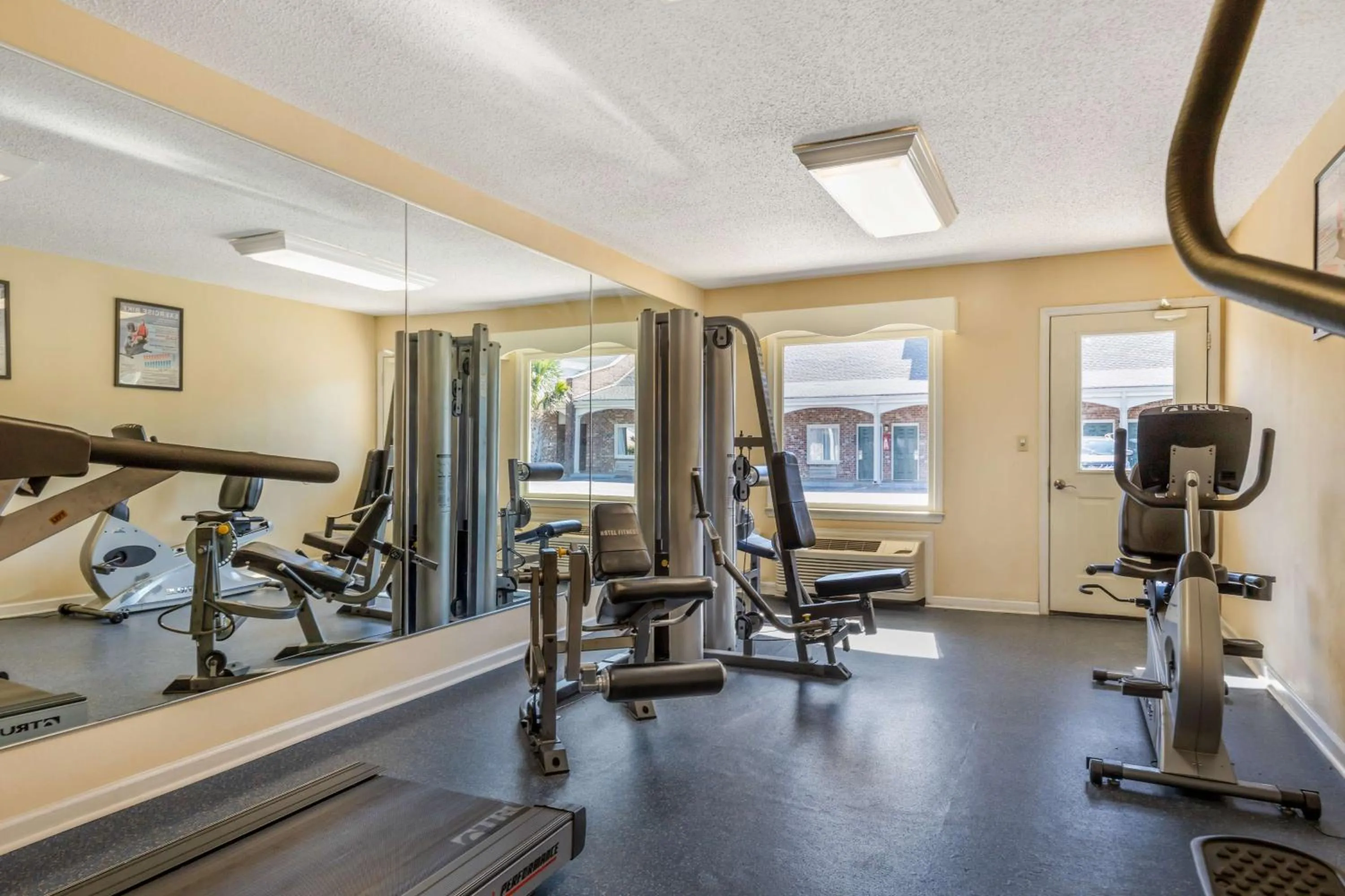 Fitness centre/facilities in Best Western PLUS Santee Inn