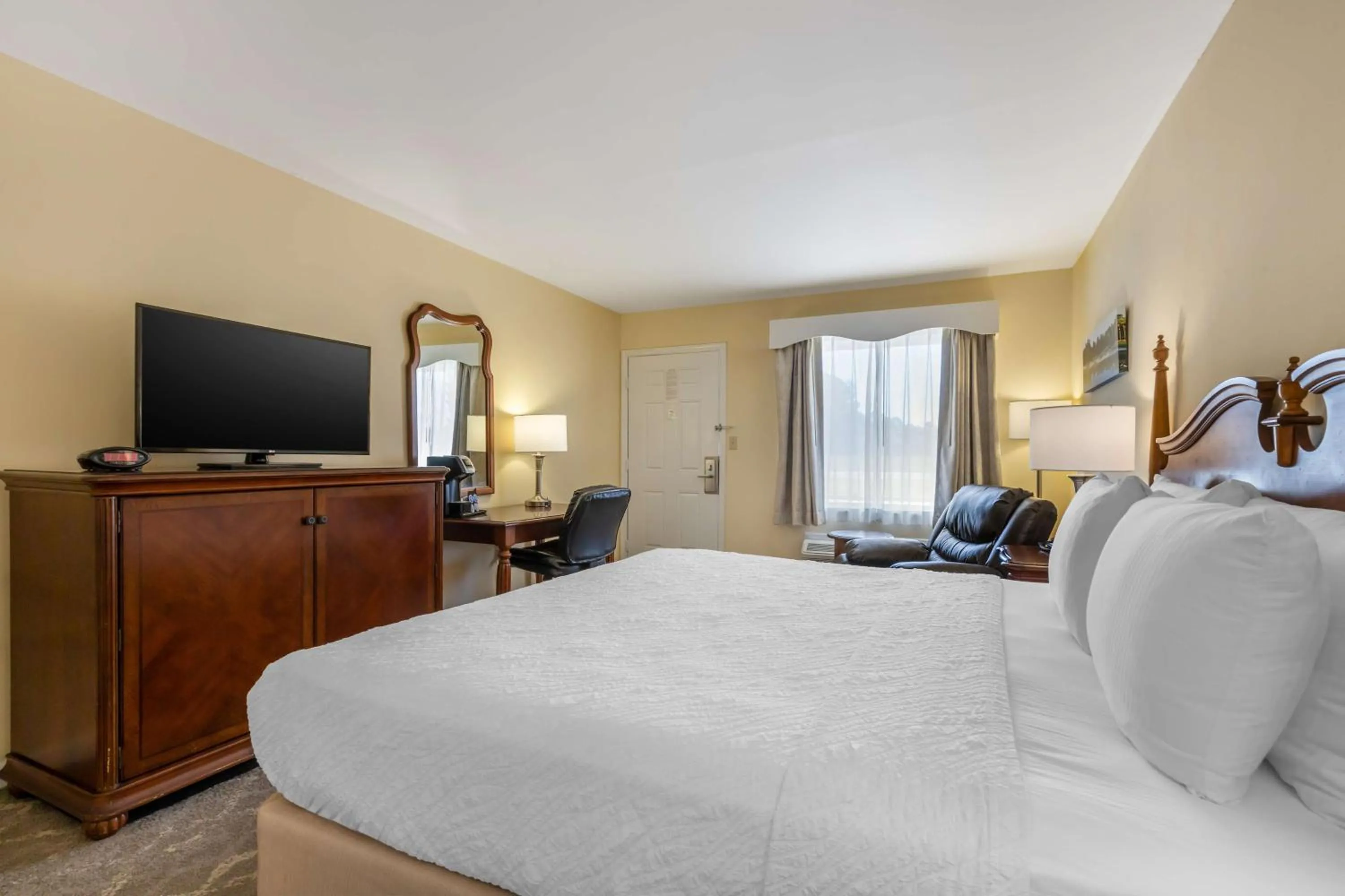 Bedroom, Bed in Best Western PLUS Santee Inn