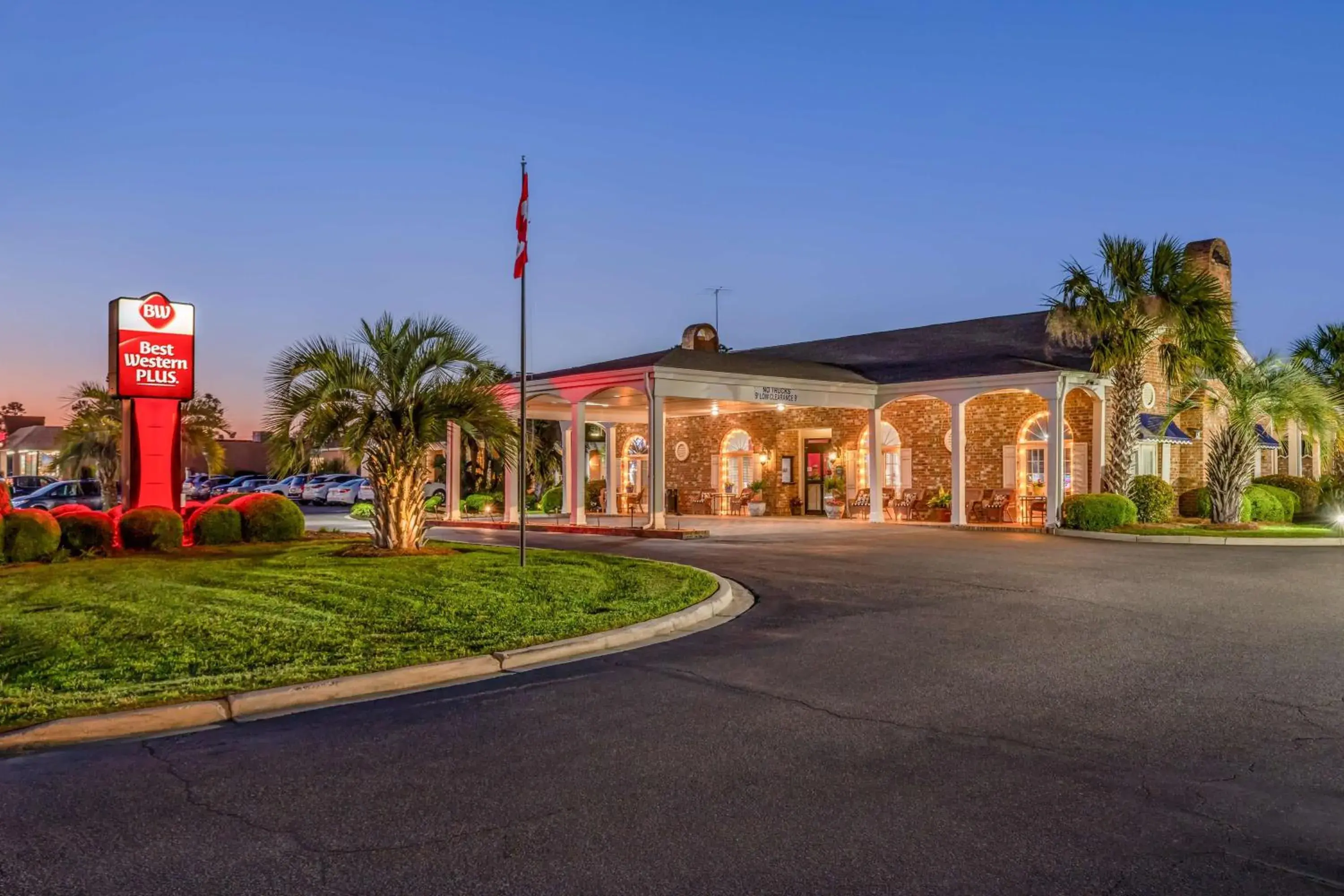 Property building in Best Western PLUS Santee Inn Property building in Best Western PLUS Santee Inn