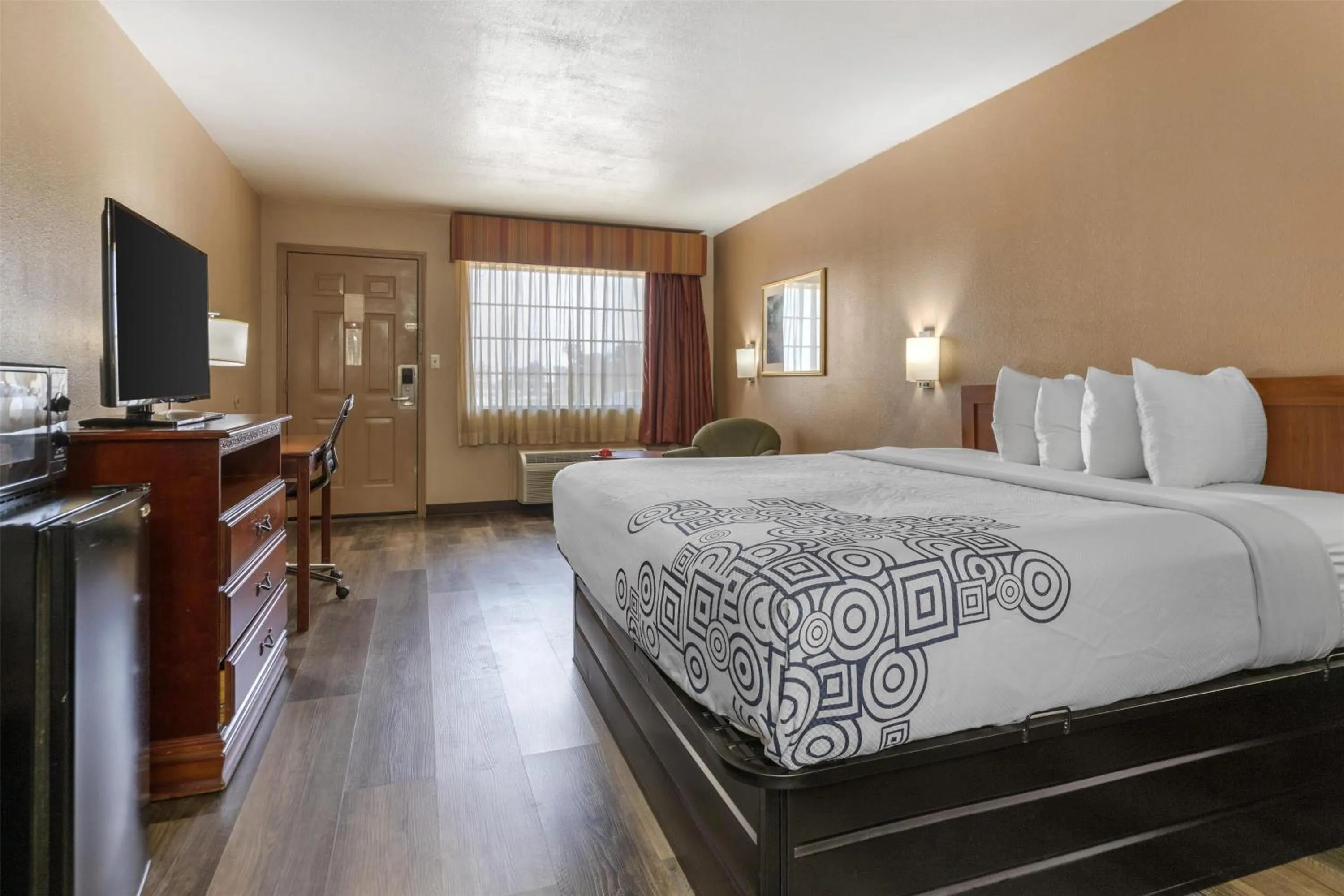 Bedroom, Bed in SureStay Plus Hotel by Best Western Poteau