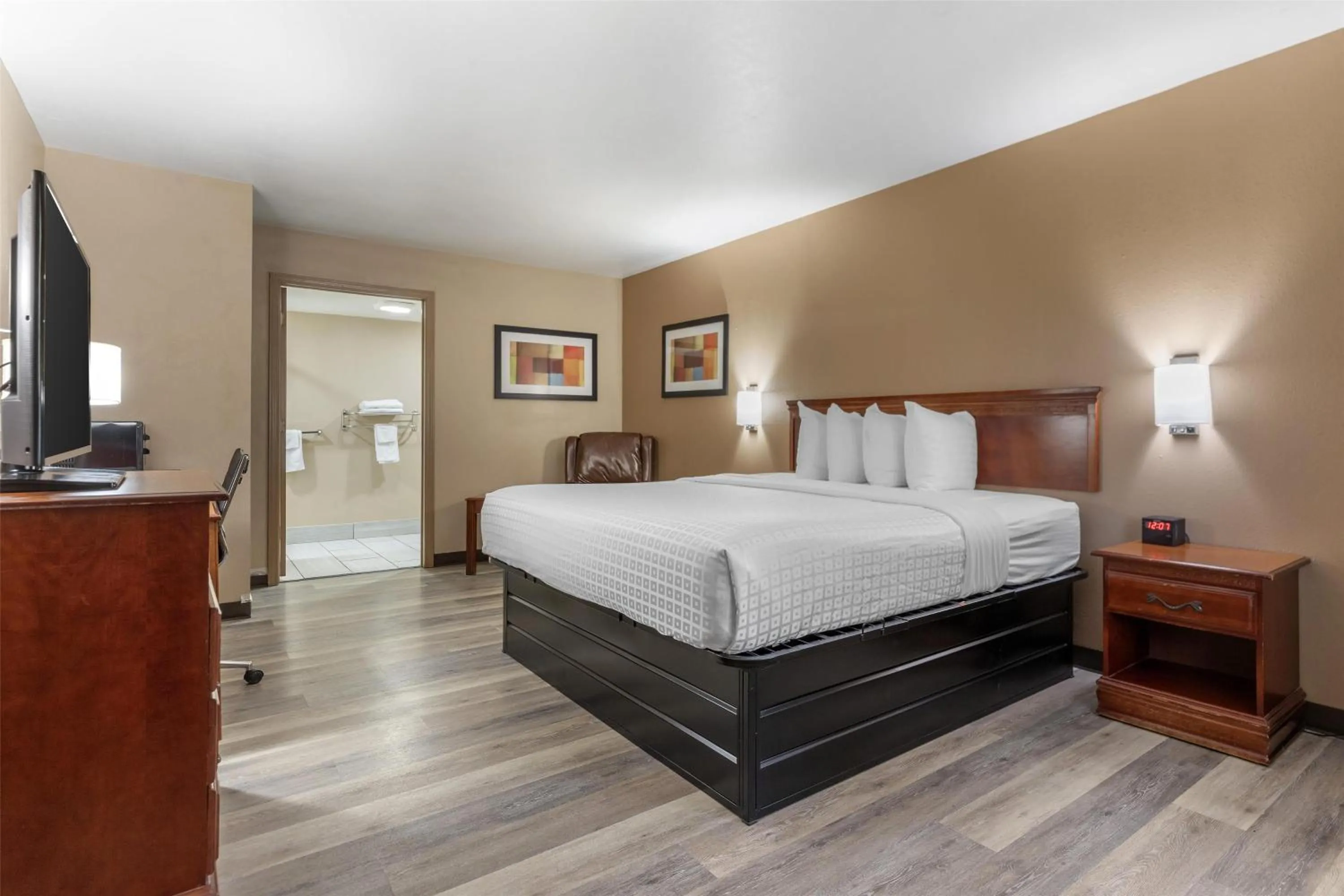 Bedroom, Bed in SureStay Plus Hotel by Best Western Poteau