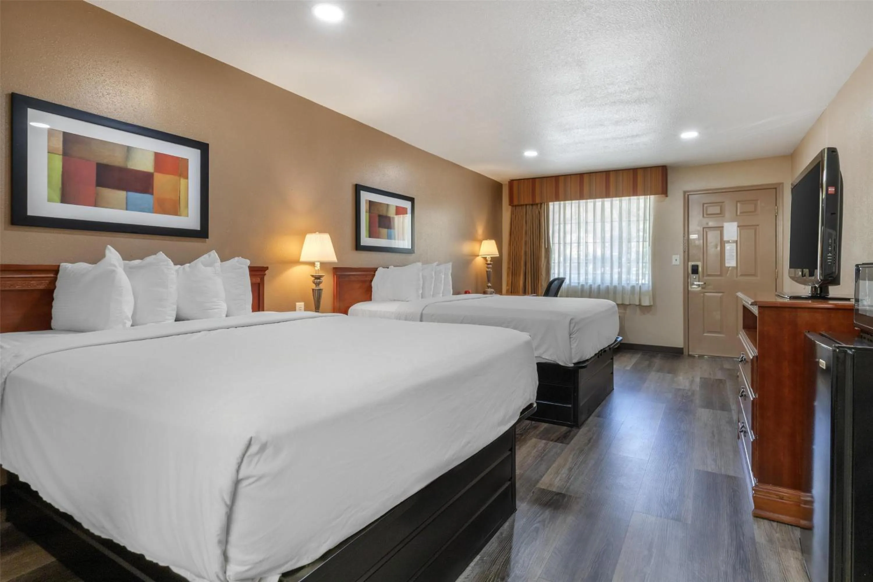 Bedroom, Bed in SureStay Plus Hotel by Best Western Poteau