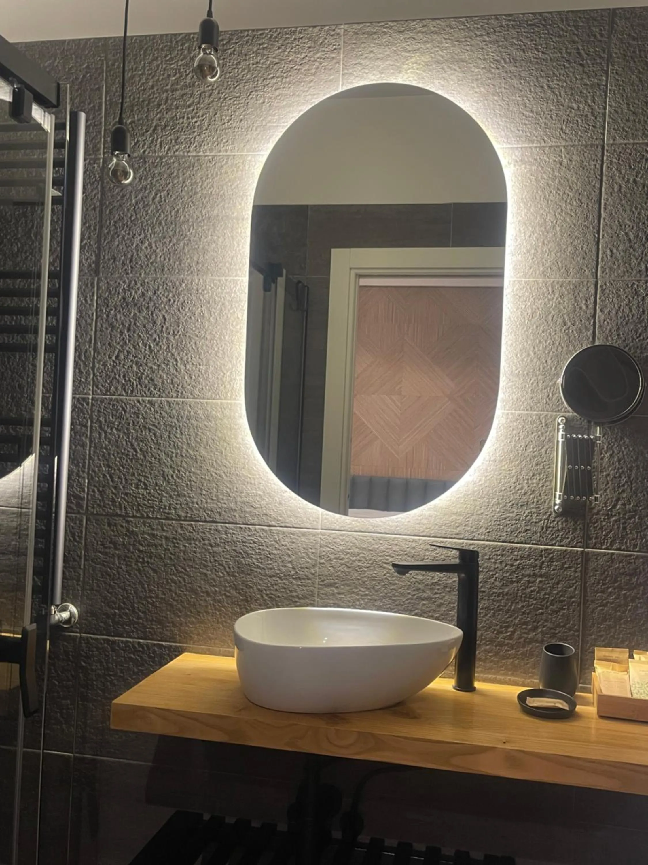 Bathroom in Pompeii Central Home