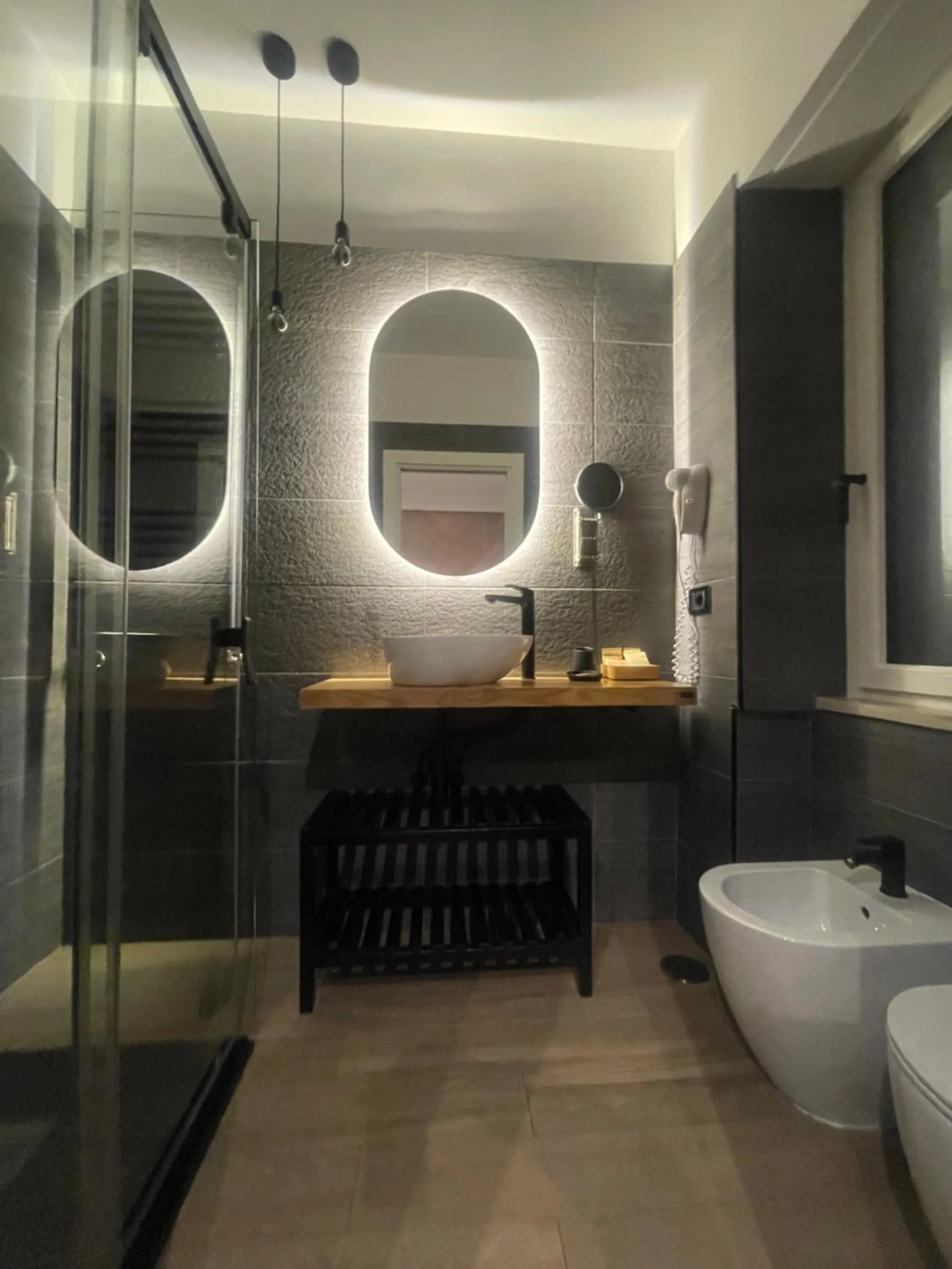 Bathroom in Pompeii Central Home