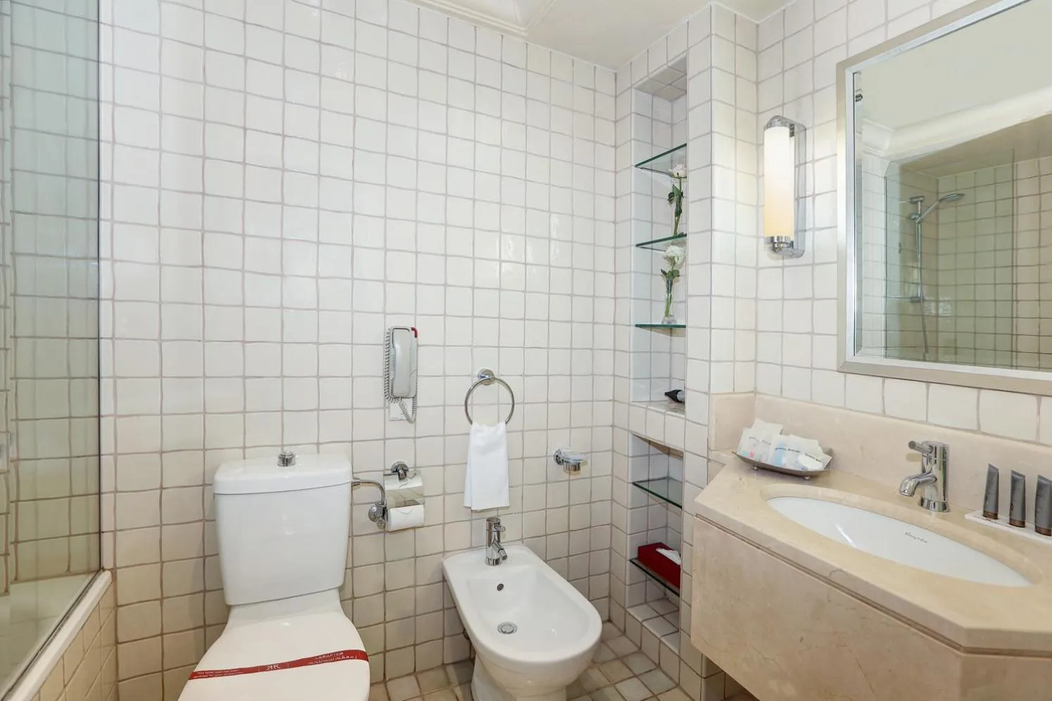 Bathroom in Le Royal Hotel - Beirut