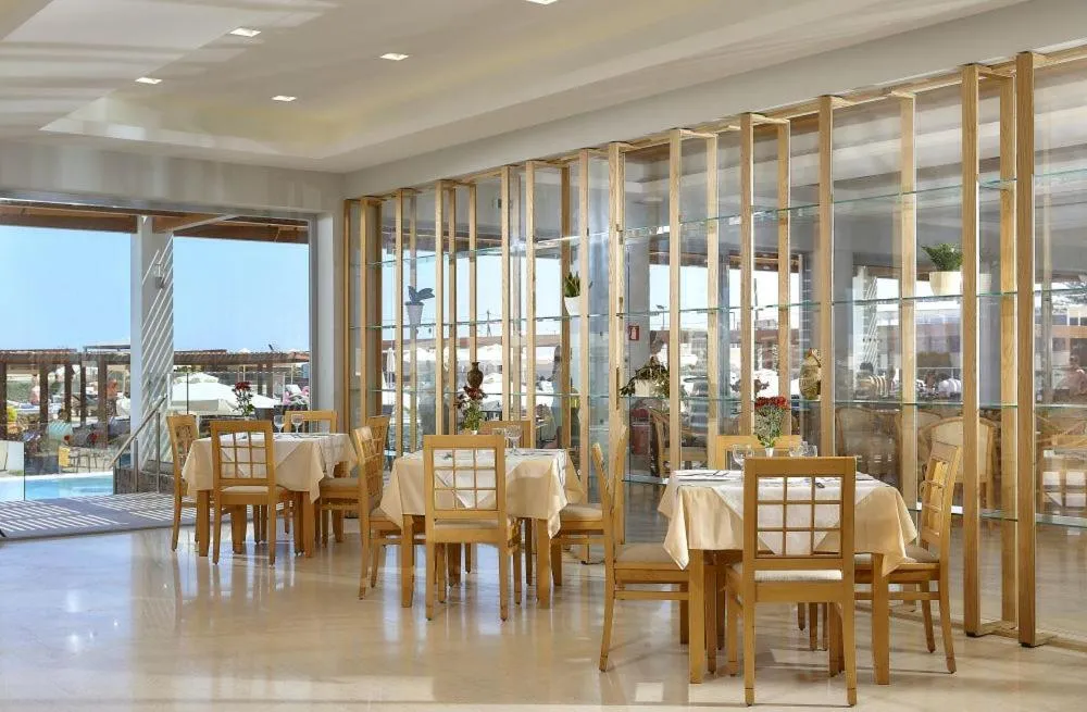 Restaurant/places to eat in Astir Beach Hotel