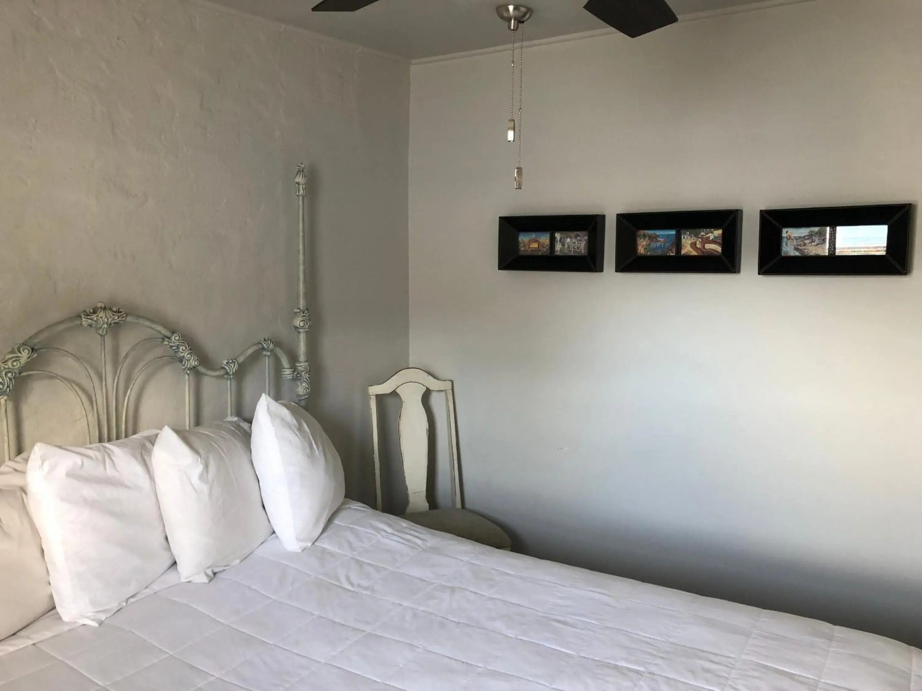 Bedroom, Bed in Catalina Island Seacrest Inn Bedroom, Bed in Catalina Island Seacrest Inn