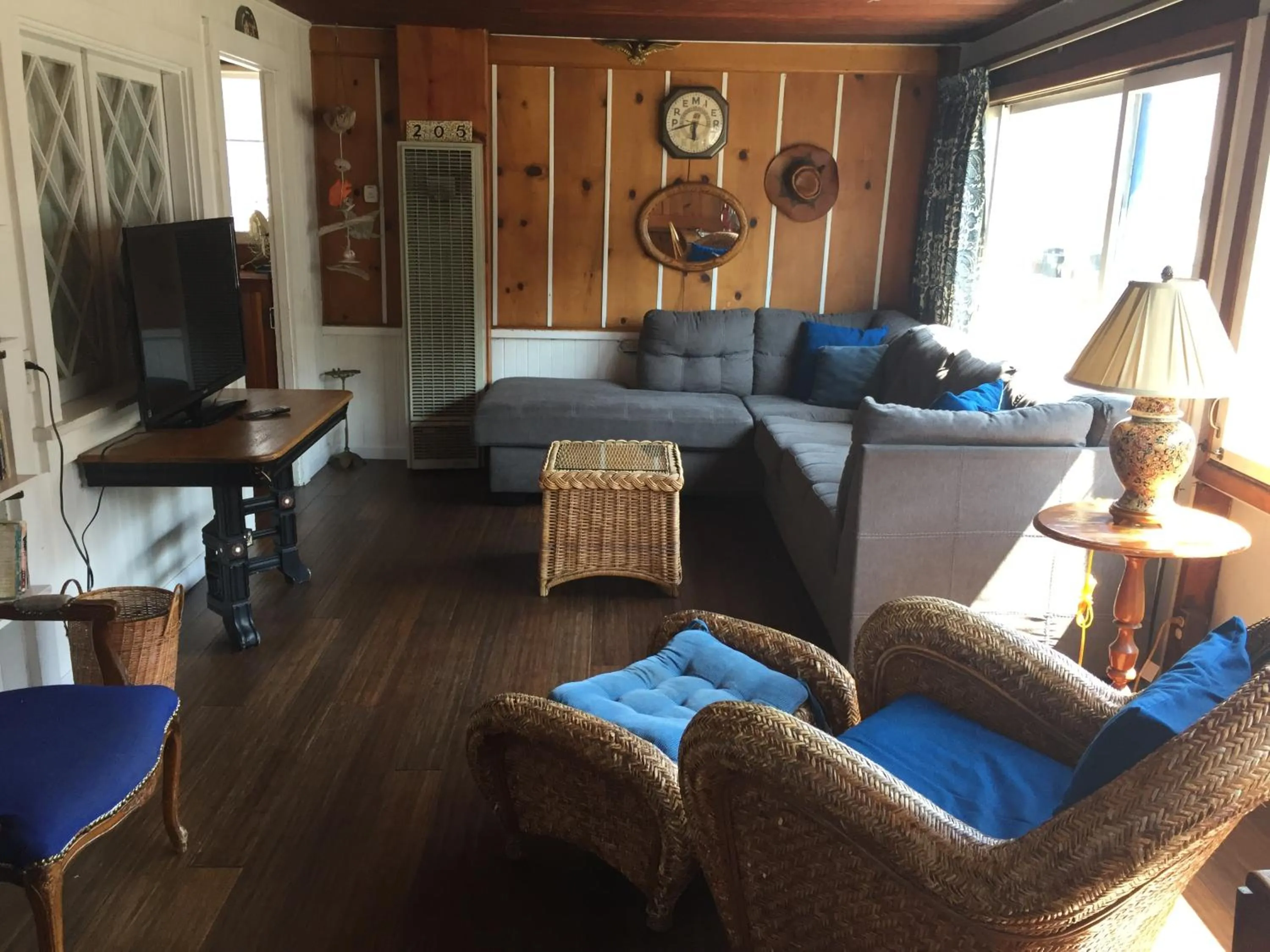 Living room in Catalina Island Seacrest Inn