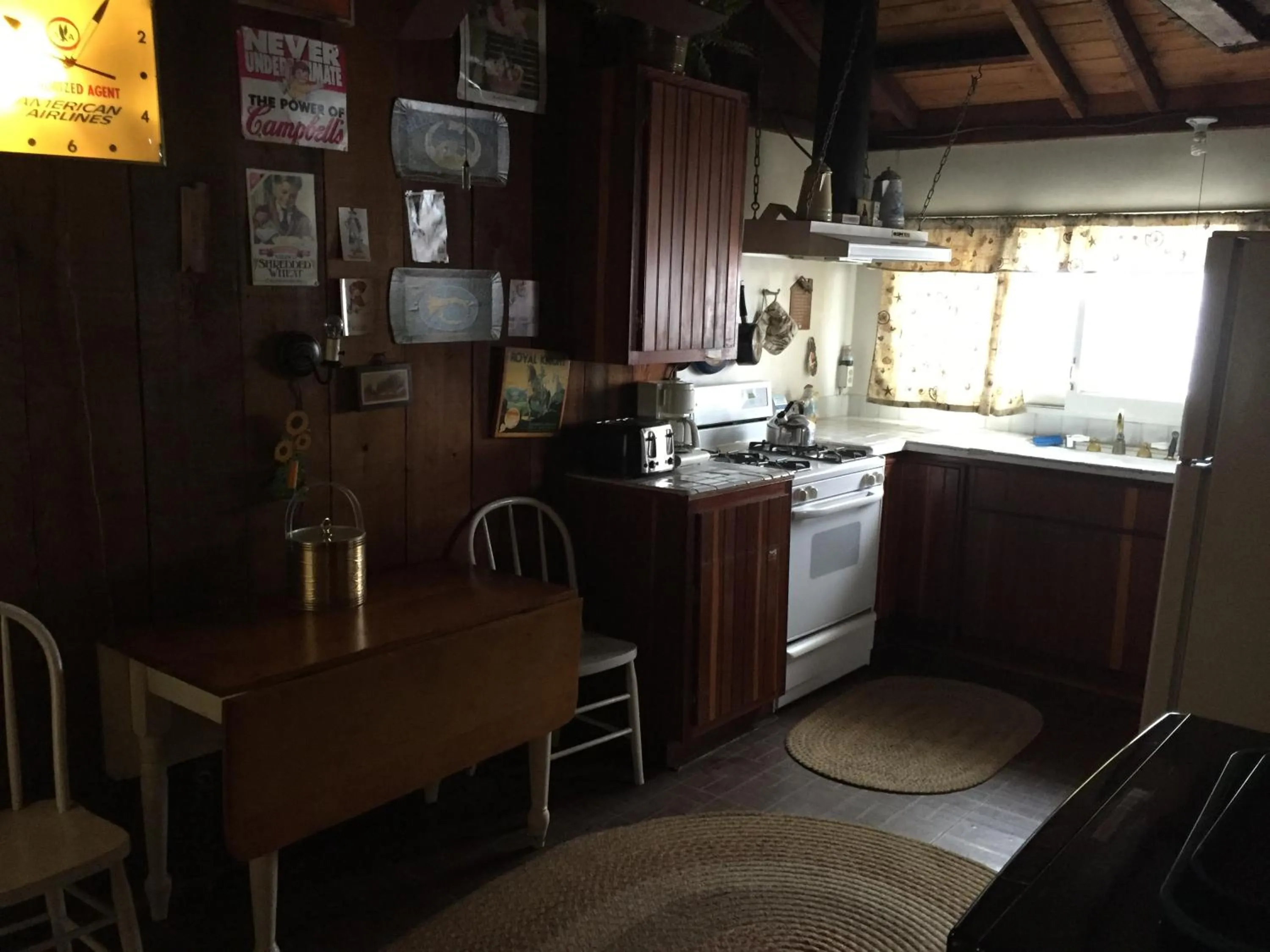 Kitchen or kitchenette in Catalina Island Seacrest Inn