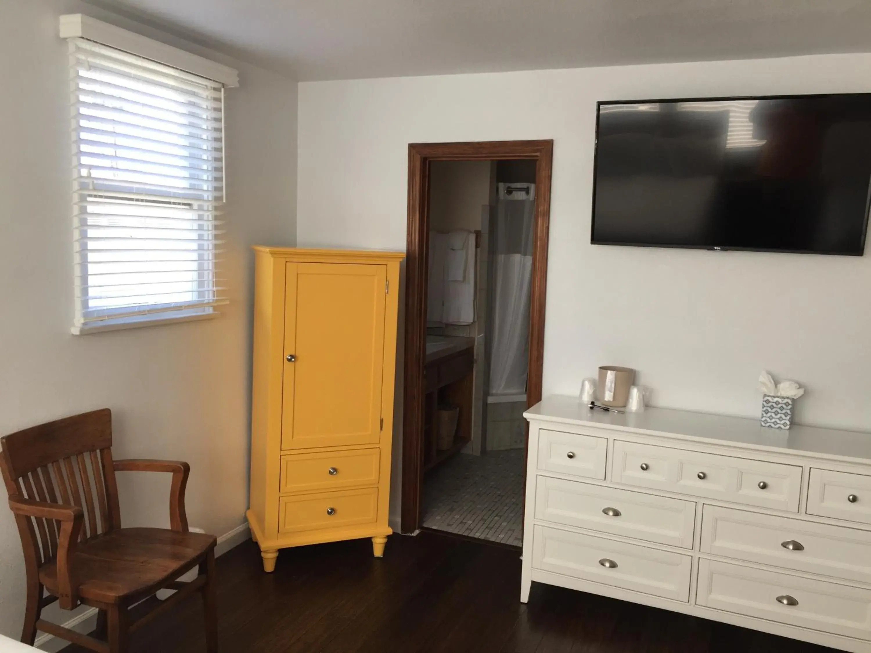 Lighthouse Room - 2 Queen in Catalina Island Seacrest Inn Lighthouse Room - 2 Queen in Catalina Island Seacrest Inn