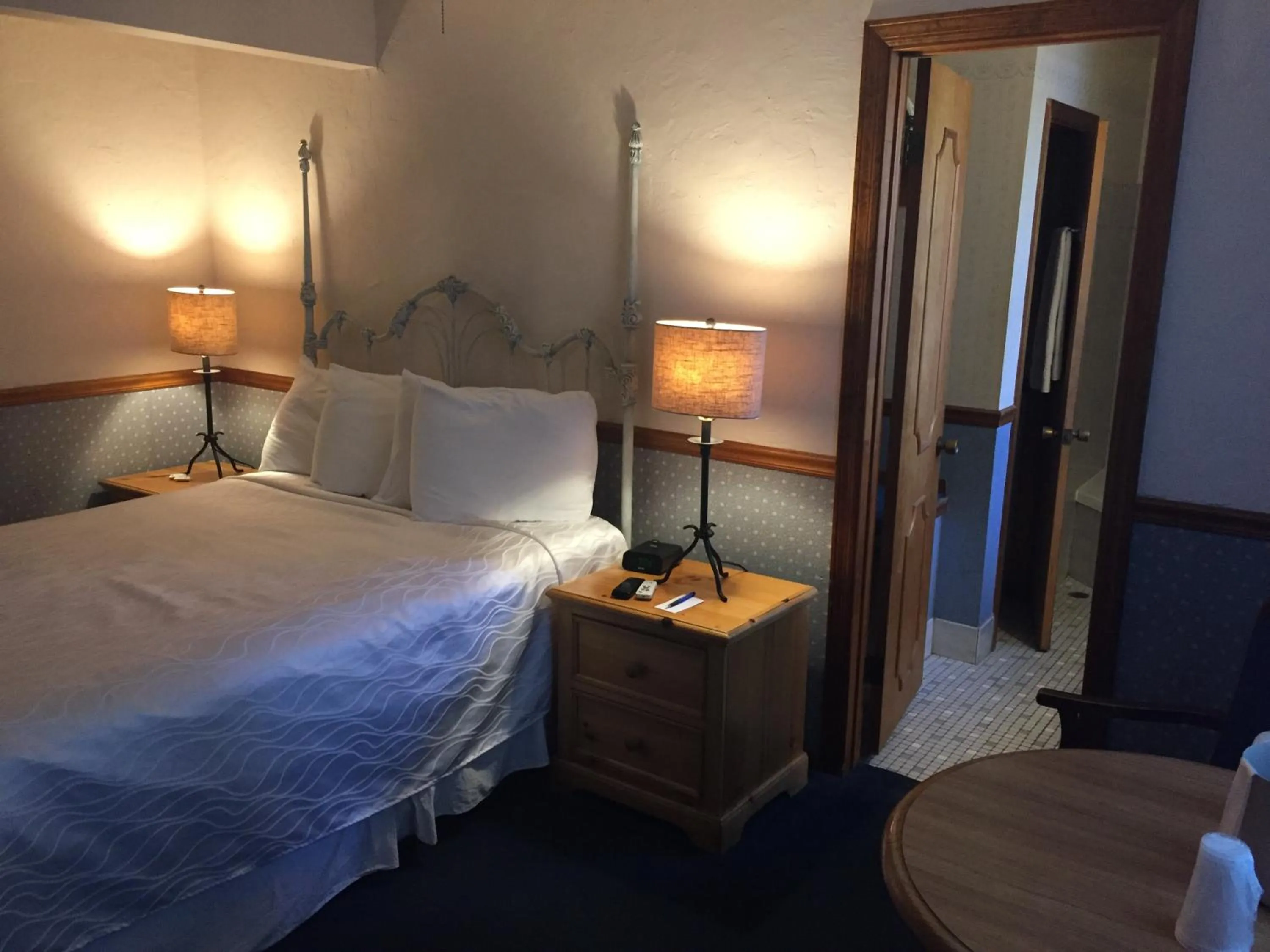 Bedroom, Bed in Catalina Island Seacrest Inn