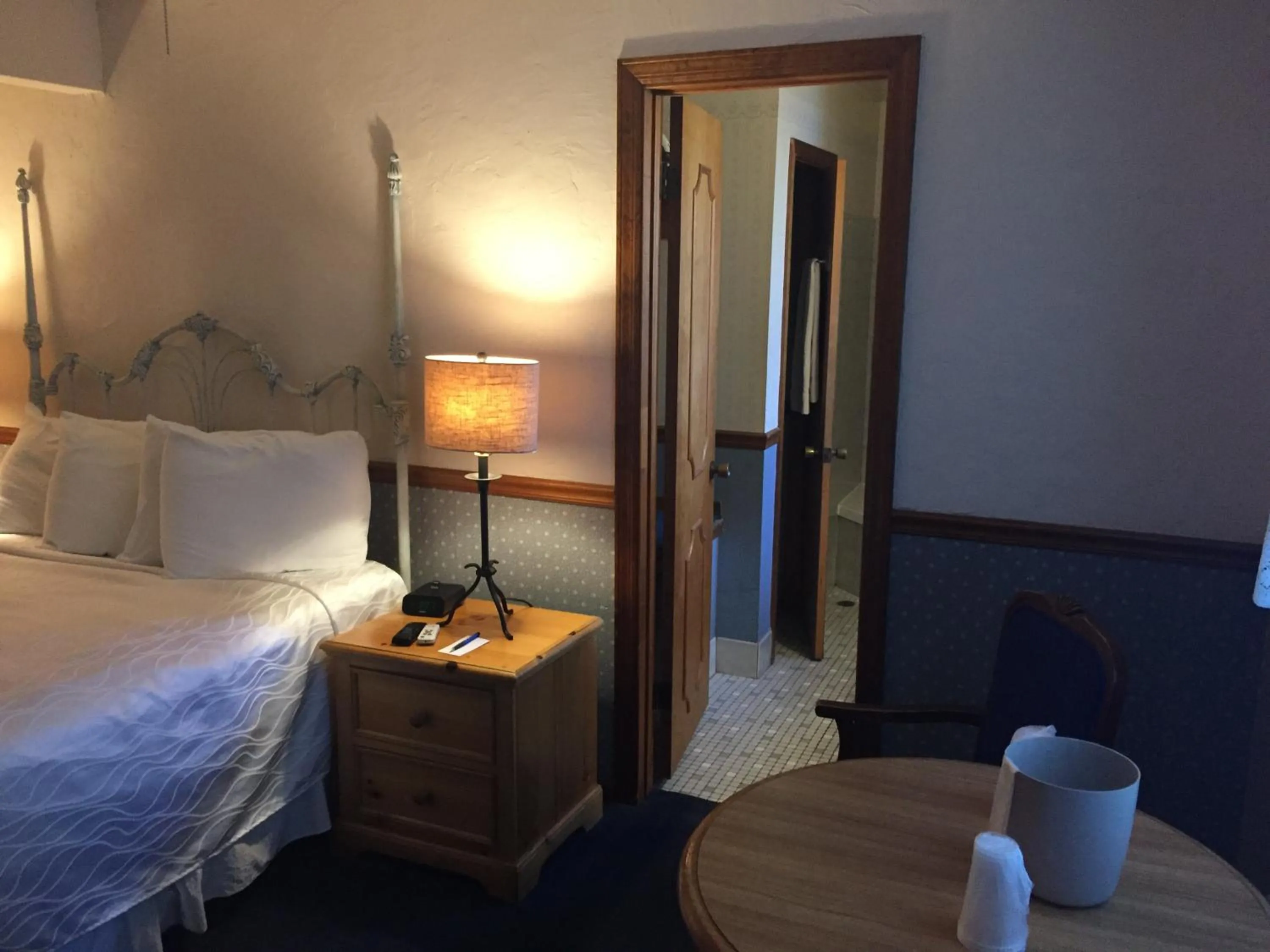 Bedroom, Bed in Catalina Island Seacrest Inn