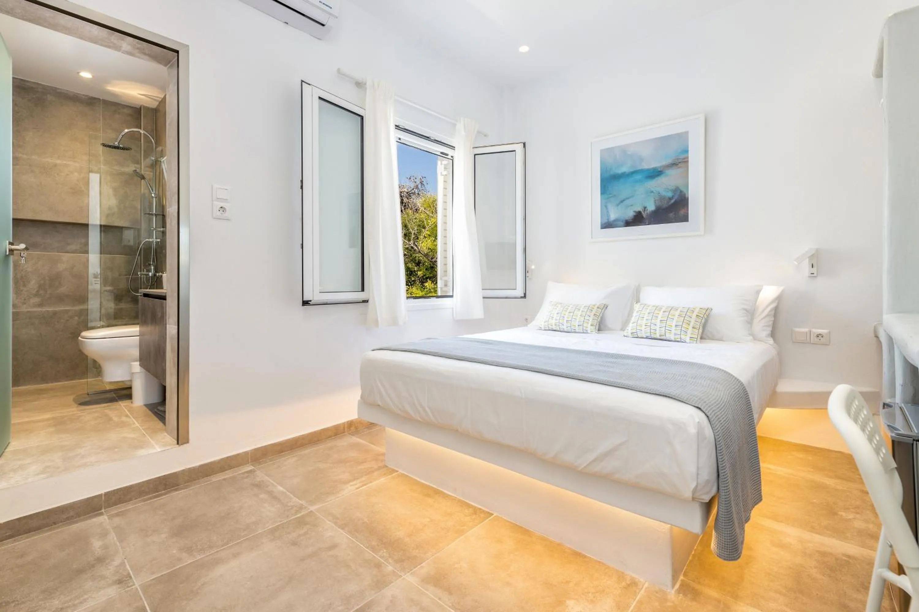 Photo of the whole room, Bed in Pelican Paros