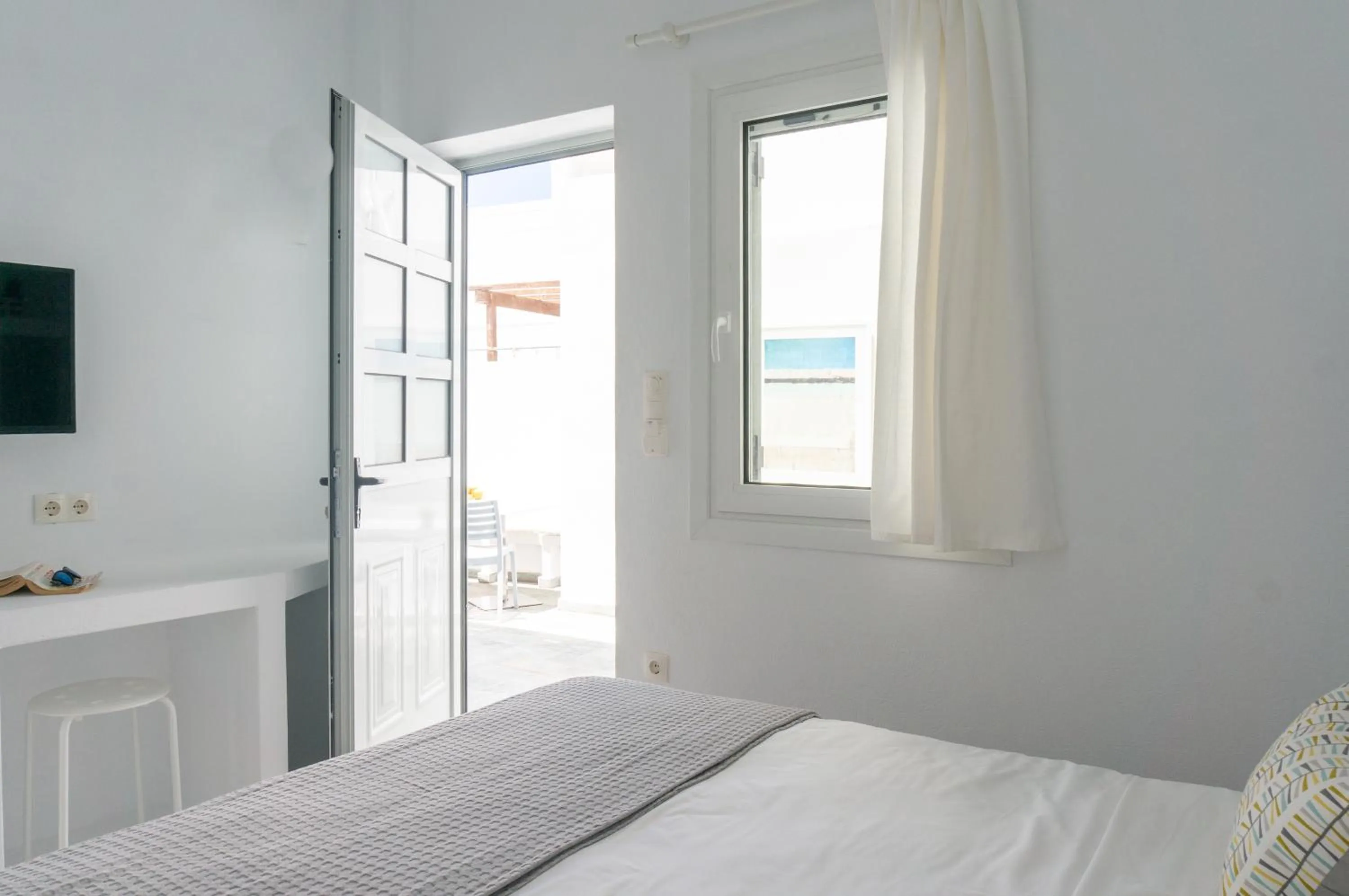 View (from property/room), Bed in Pelican Paros