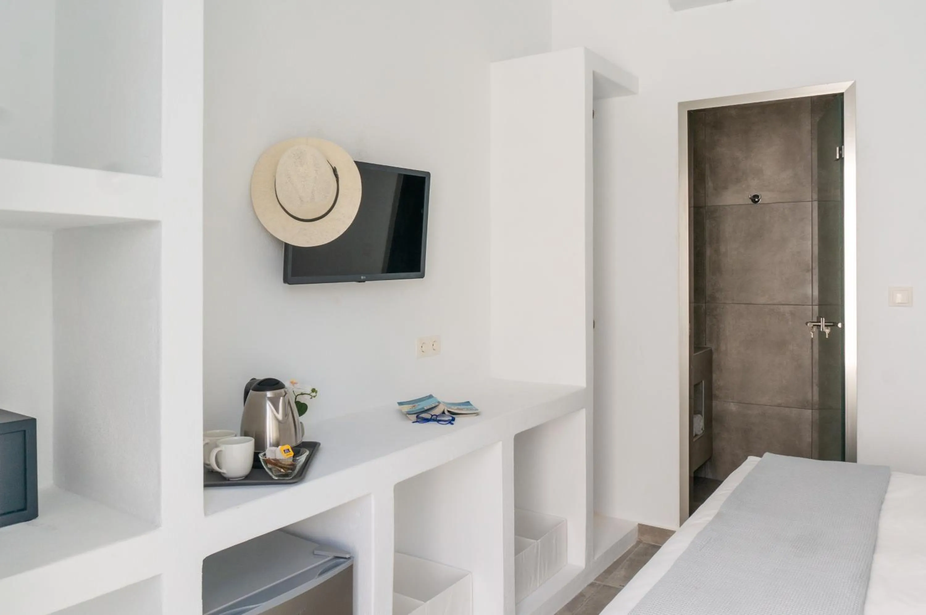 Photo of the whole room, Bed in Pelican Paros