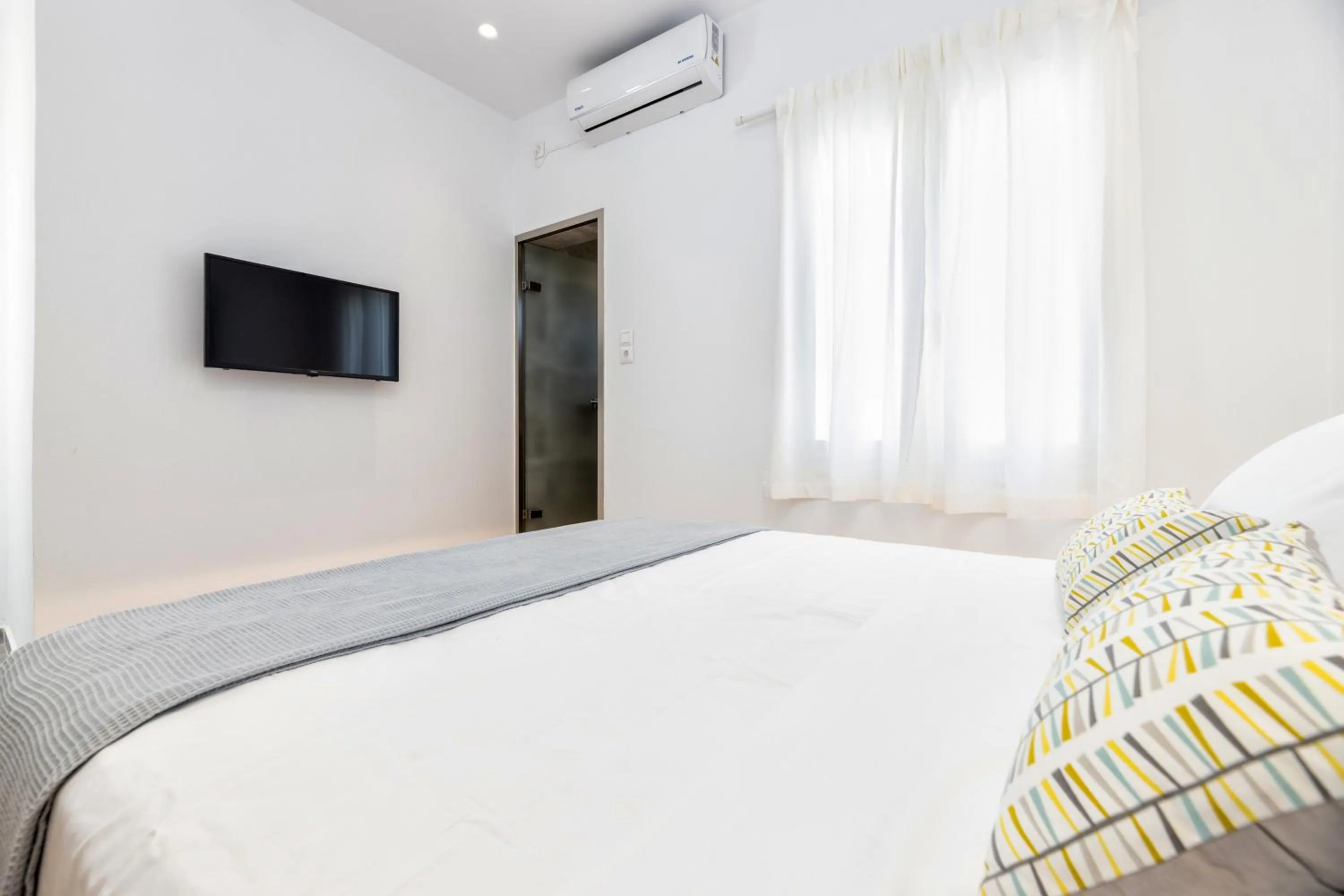 Photo of the whole room, Bed in Pelican Paros