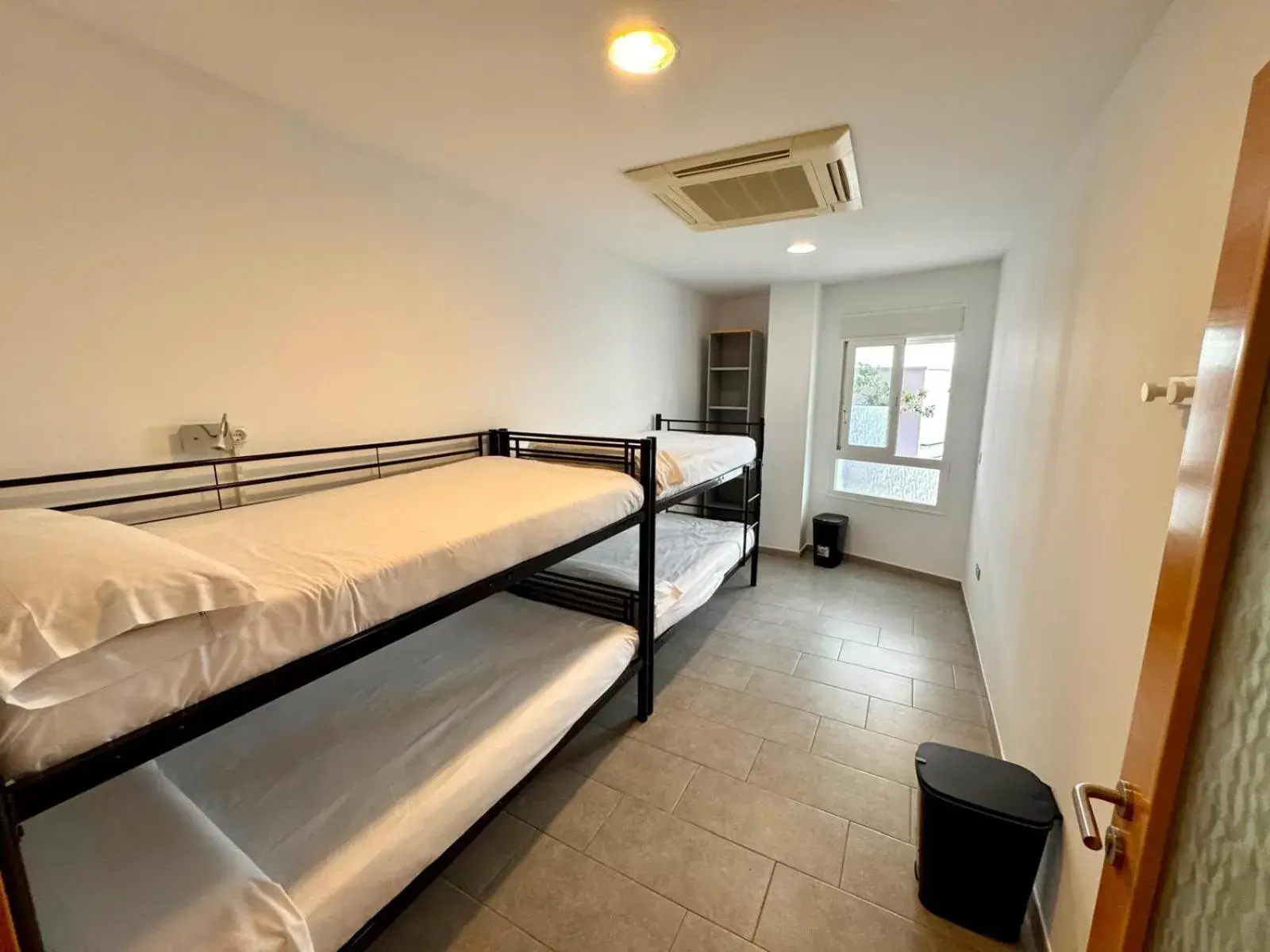 6-Bed Female Dormitory Room in Vistamar Hotel Luxury Wellness By DLV -Adults Only- 6-Bed Female Dormitory Room in Vistamar Hotel Luxury Wellness By DLV -Adults Only-