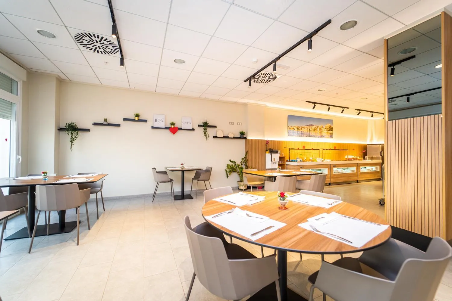 Restaurant/places to eat in Vistamar Hotel Luxury Wellness By DLV -Adults Only-