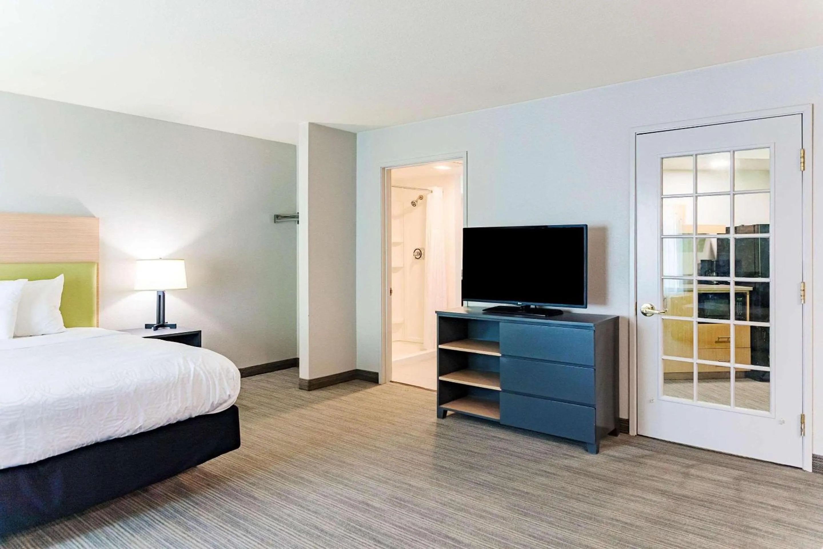 Bedroom, Bed in Country Inn & Suites by Radisson, Appleton Airport - Fox River Mall Area