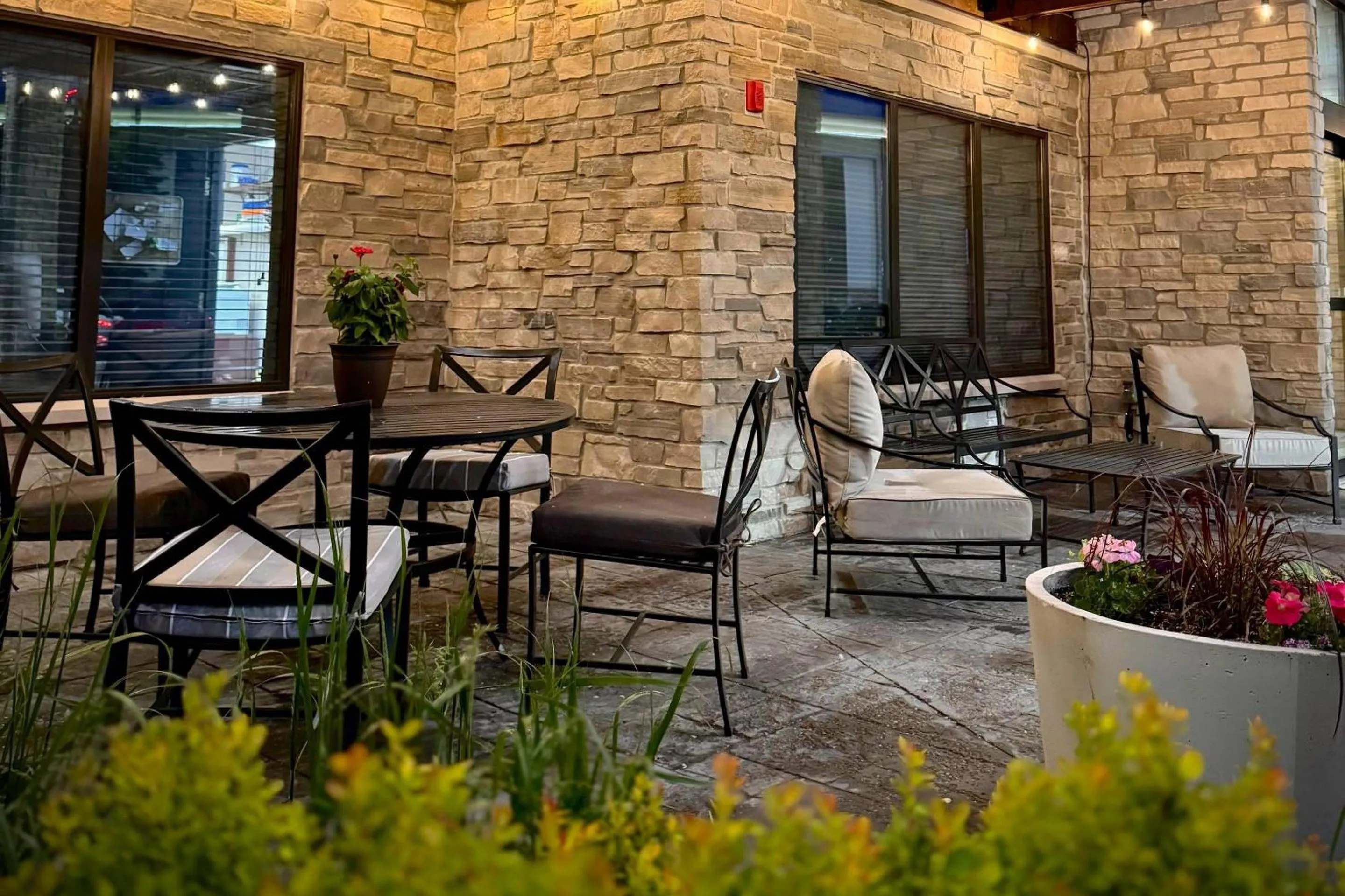 Property building in Country Inn & Suites by Radisson, Appleton Airport - Fox River Mall Area