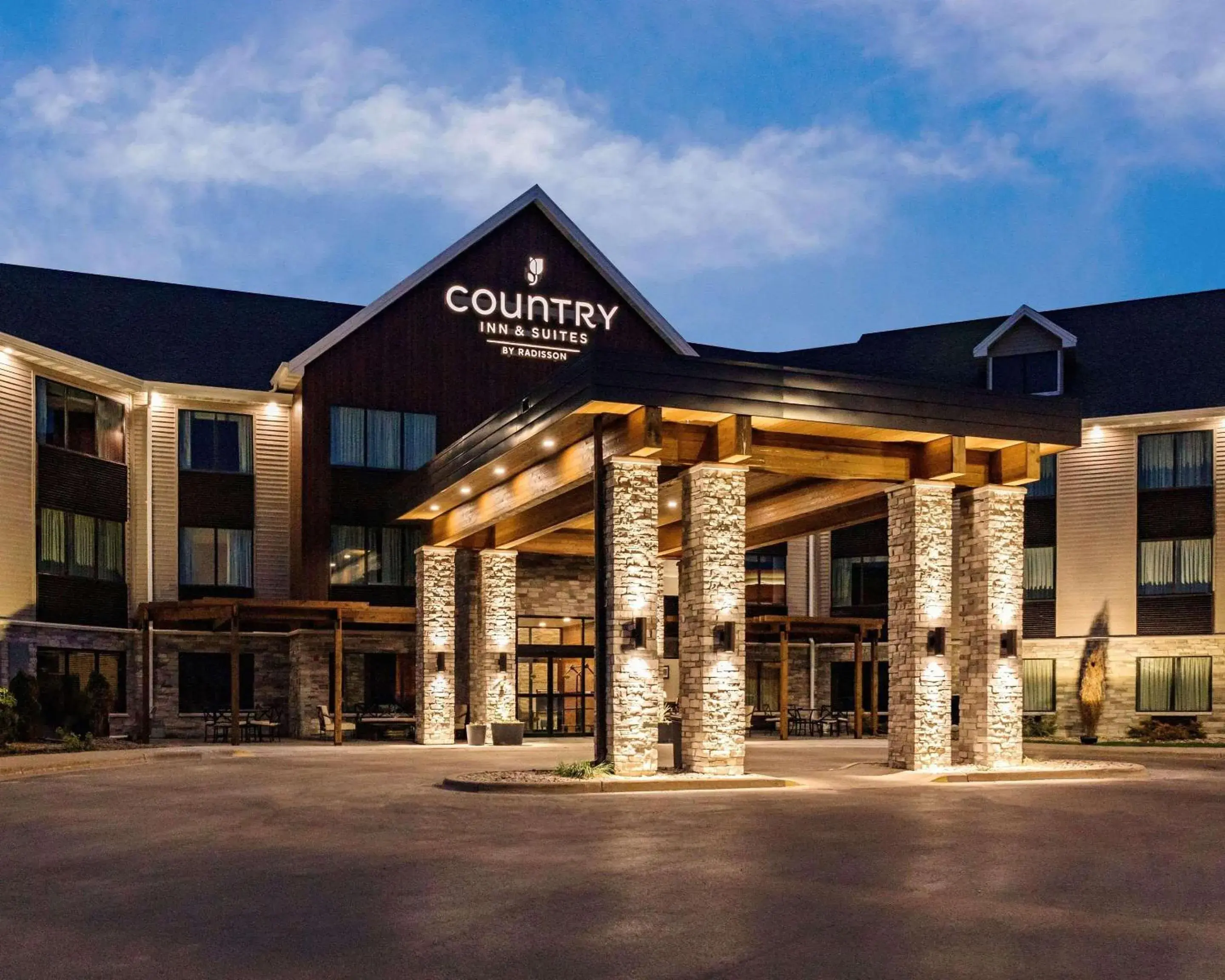 Property building in Country Inn & Suites by Radisson, Appleton Airport - Fox River Mall Area Property building in Country Inn & Suites by Radisson, Appleton Airport - Fox River Mall Area