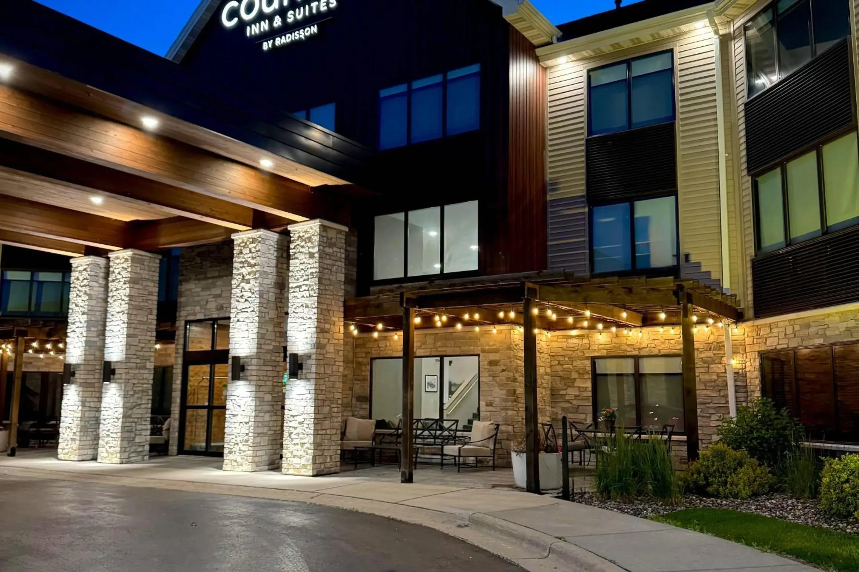 Property building in Country Inn & Suites by Radisson, Appleton Airport - Fox River Mall Area Property building in Country Inn & Suites by Radisson, Appleton Airport - Fox River Mall Area