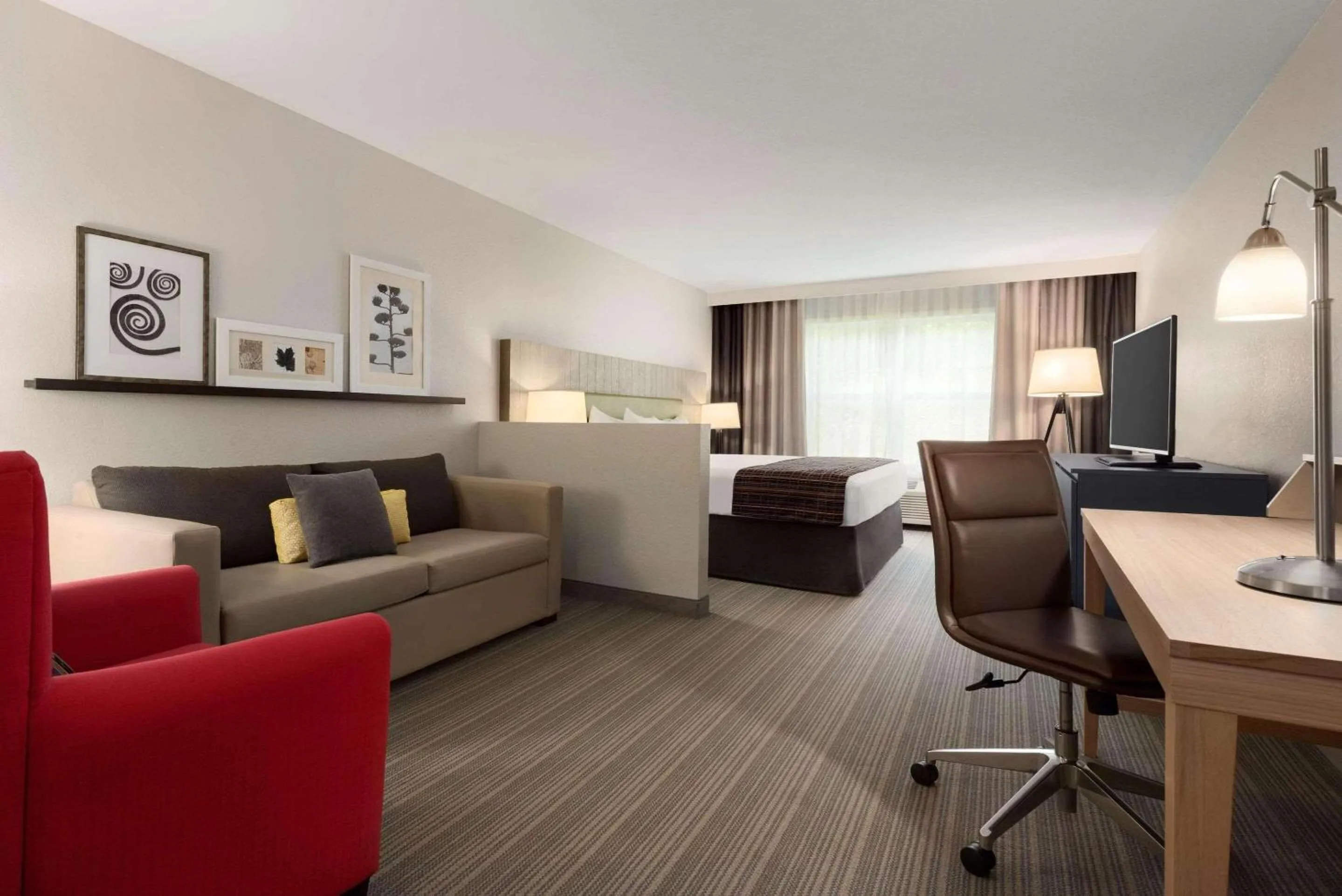 Bedroom in Country Inn & Suites by Radisson, Decorah, IA