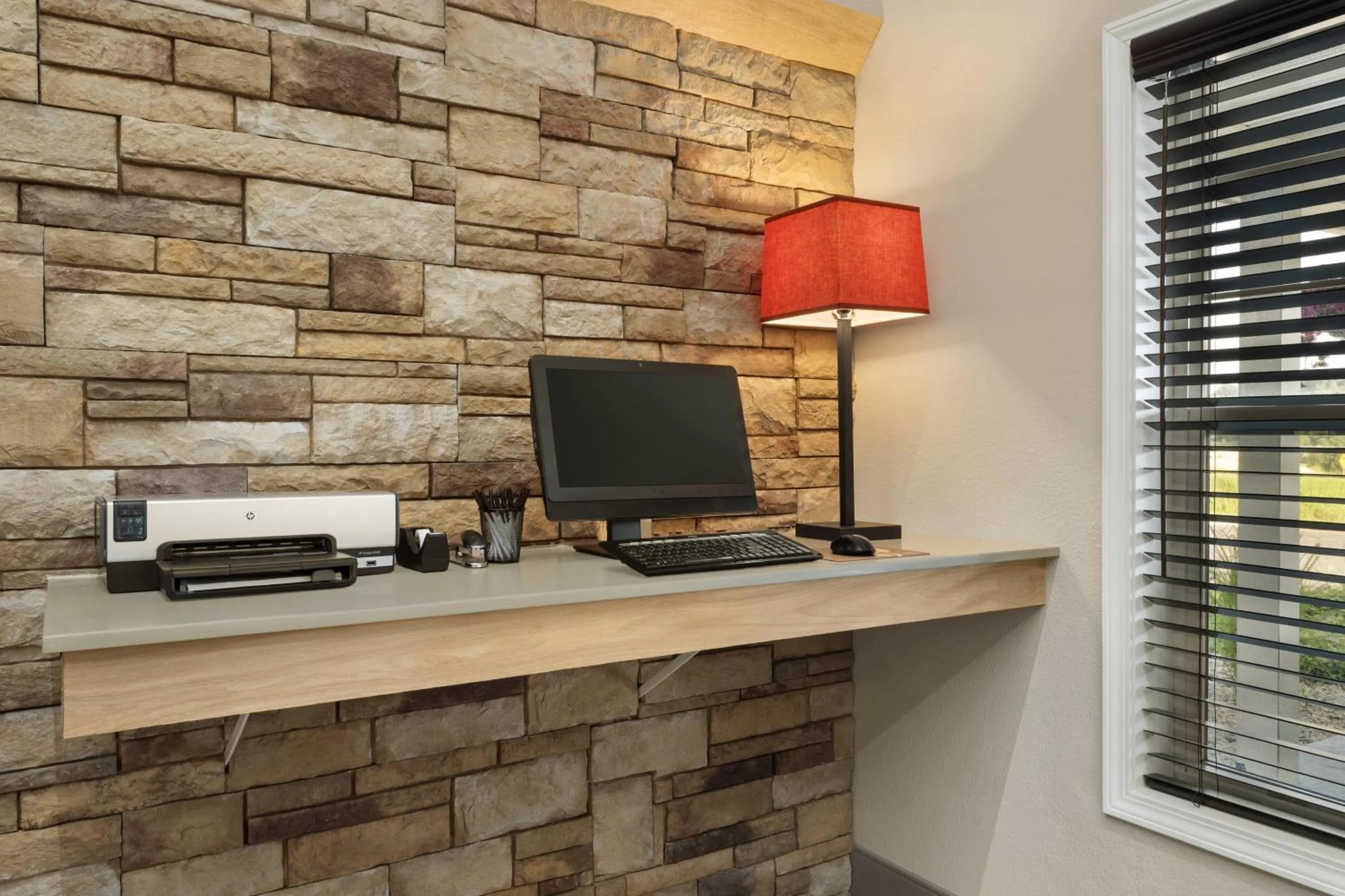 Business facilities in Country Inn & Suites by Radisson, Decorah, IA