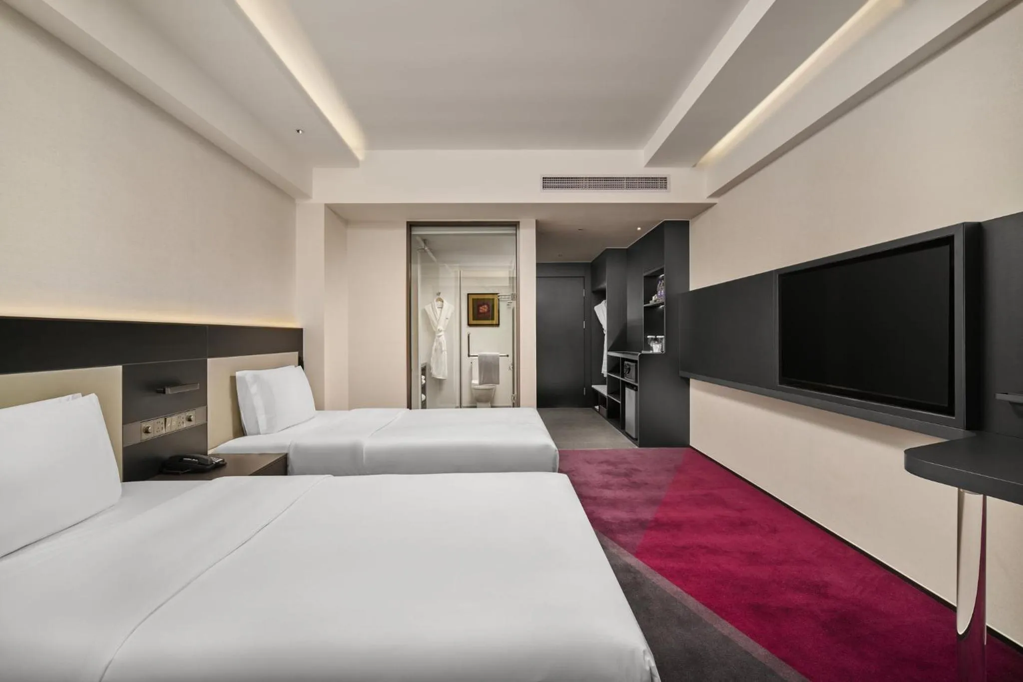 Photo of the whole room, Bed in Crowne Plaza Beijing International Airport by IHG