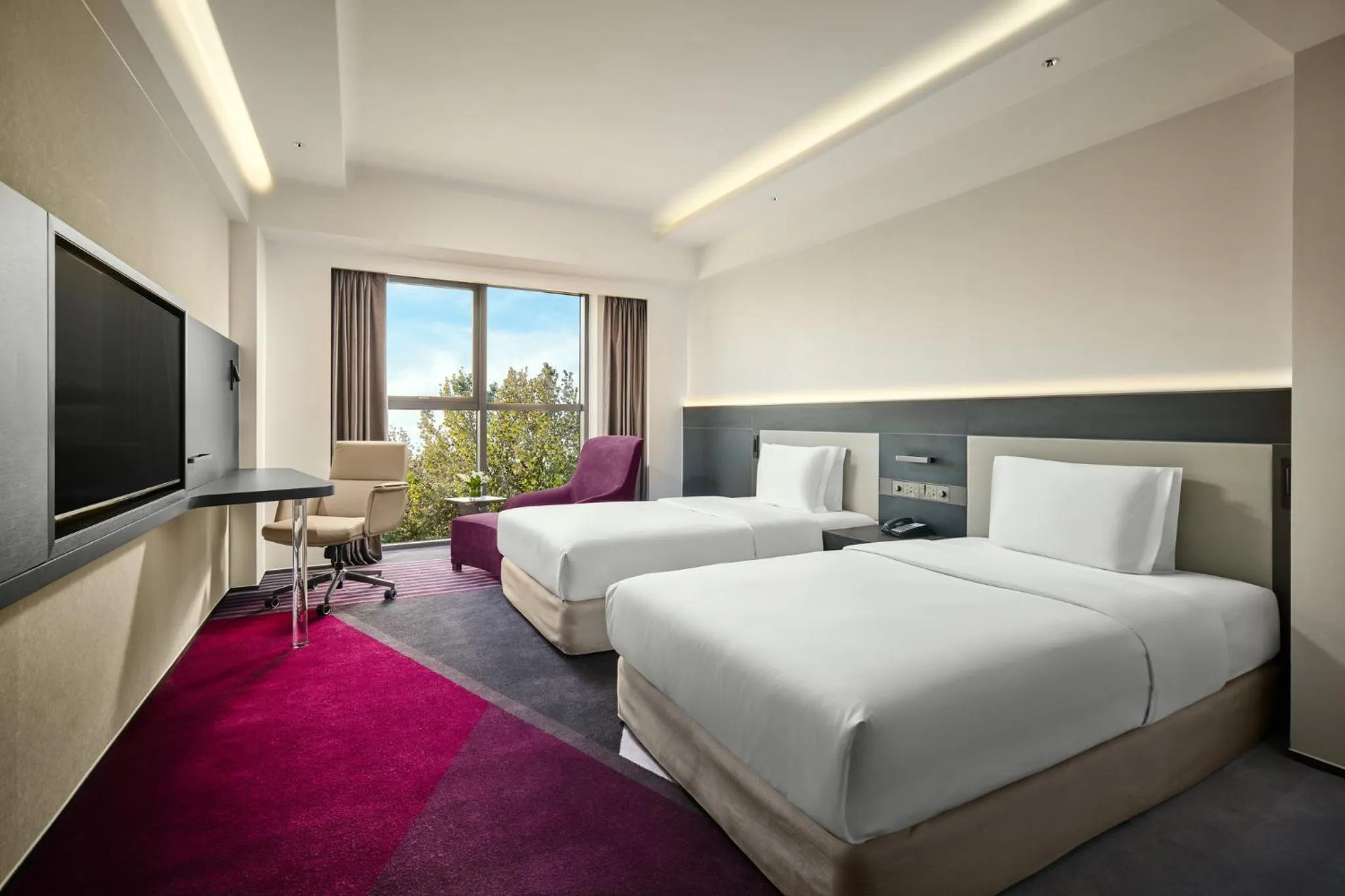 Photo of the whole room, Bed in Crowne Plaza Beijing International Airport by IHG