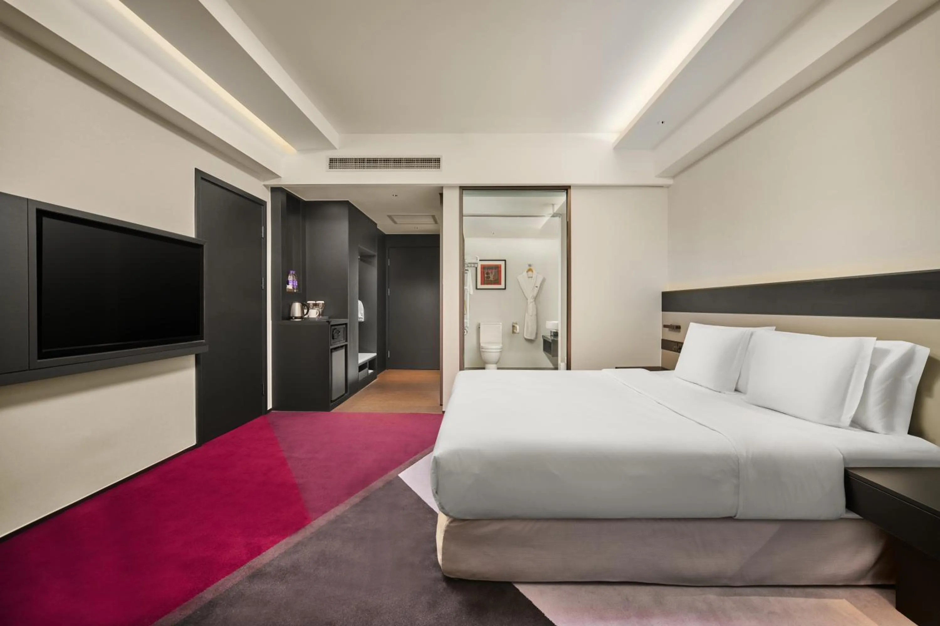 Bed in Crowne Plaza Beijing International Airport by IHG