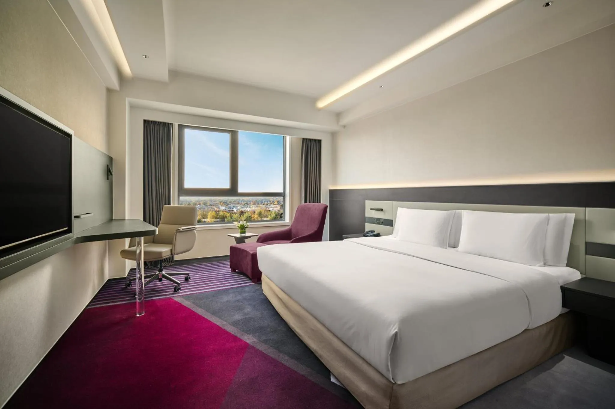 Photo of the whole room, Bed in Crowne Plaza Beijing International Airport by IHG