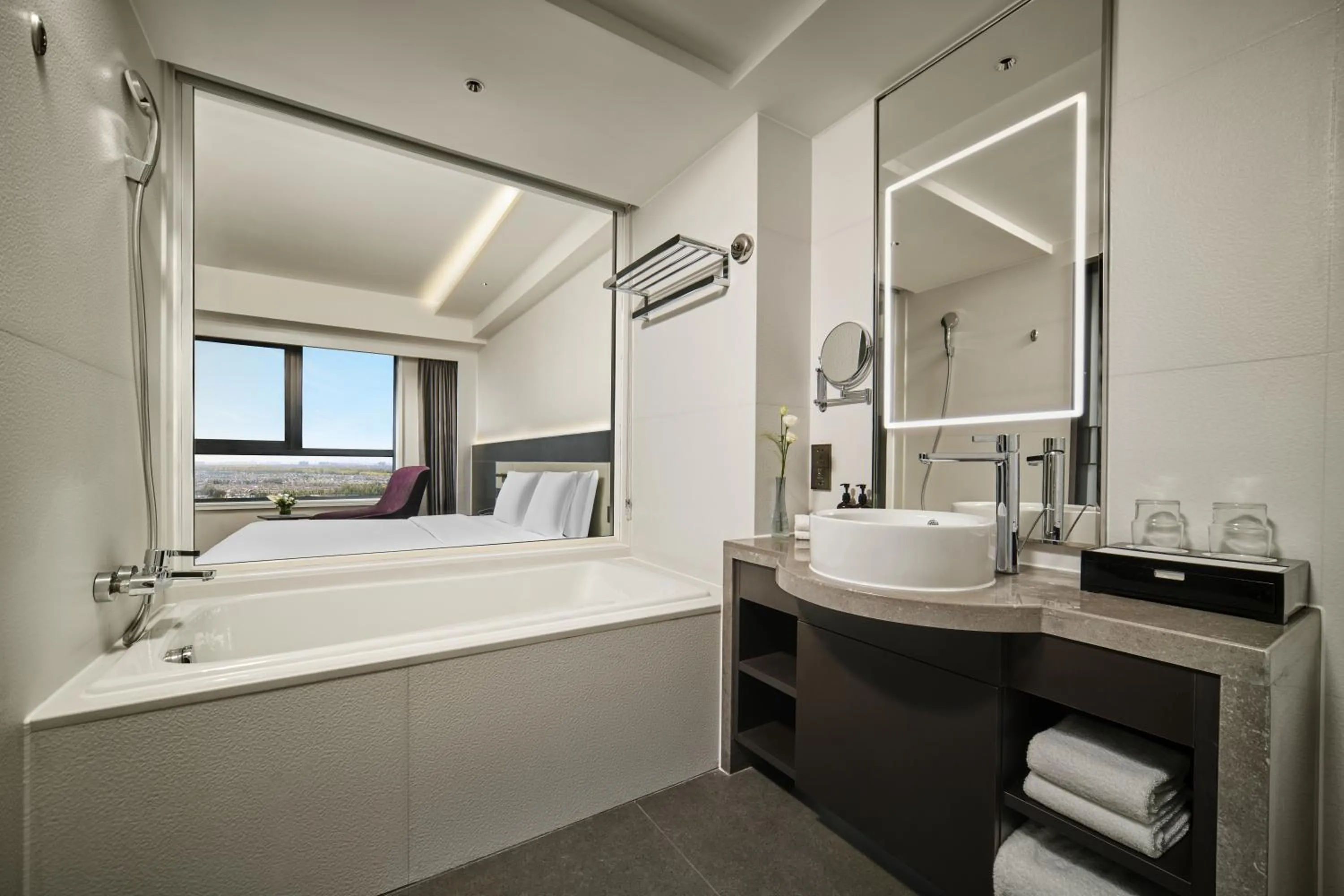 Bed in Crowne Plaza Beijing International Airport by IHG