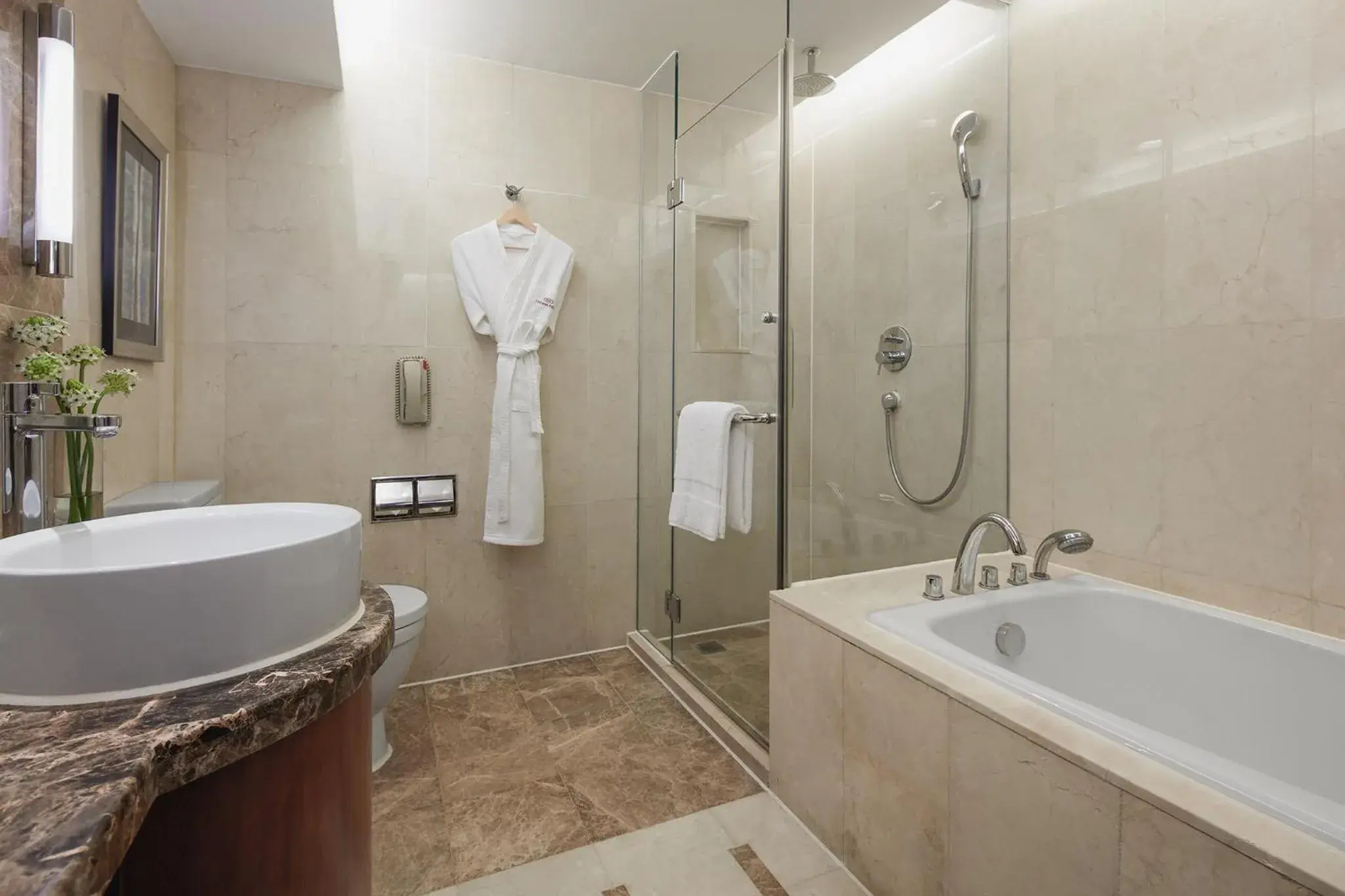 Premium King Room - Lounge Access/High Floor in Crowne Plaza Beijing International Airport by IHG Premium King Room - Lounge Access/High Floor in Crowne Plaza Beijing International Airport by IHG