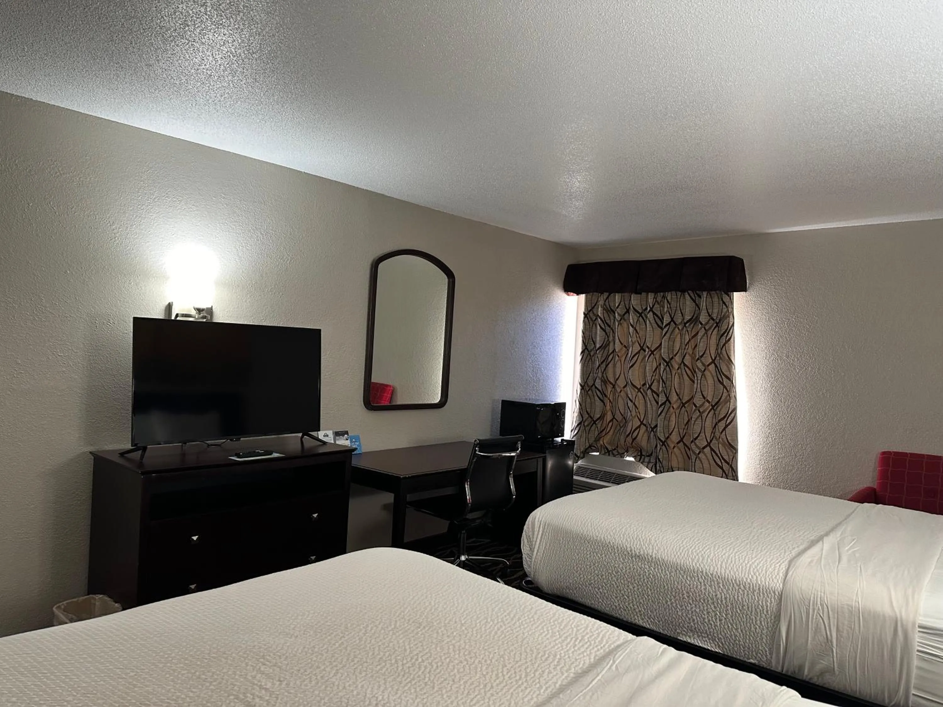 Bed in Days Inn & Suites by Wyndham Casey