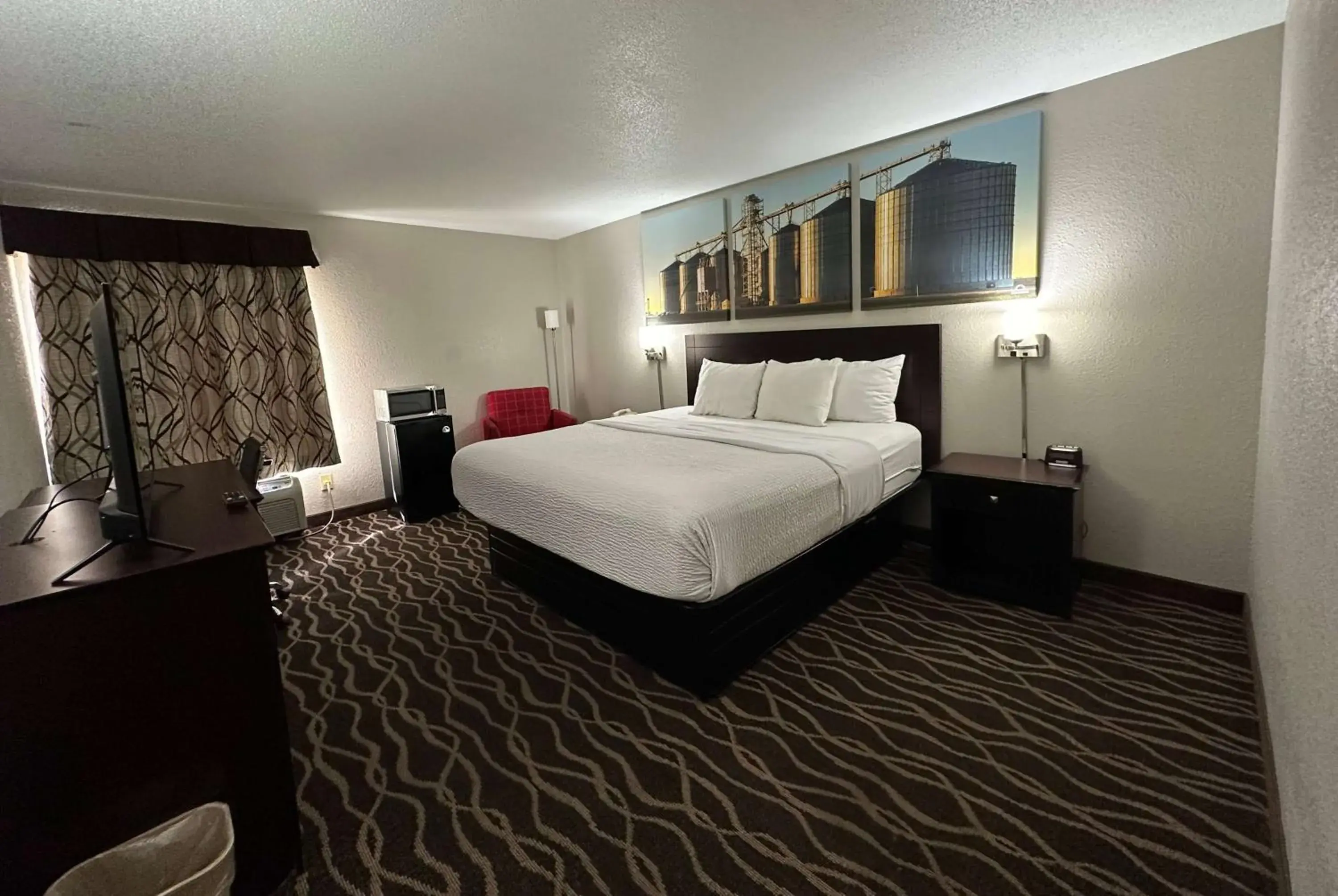Photo of the whole room, Bed in Days Inn & Suites by Wyndham Casey Photo of the whole room, Bed in Days Inn & Suites by Wyndham Casey
